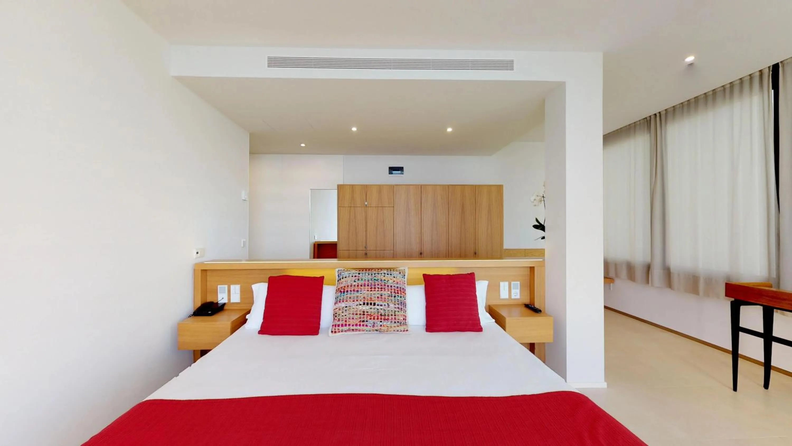 Photo of the whole room, Bed in Gran Hotel Reymar 4 Sup