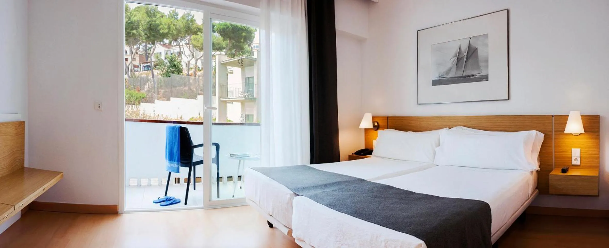 Balcony/Terrace, Bed in Gran Hotel Reymar 4 Sup