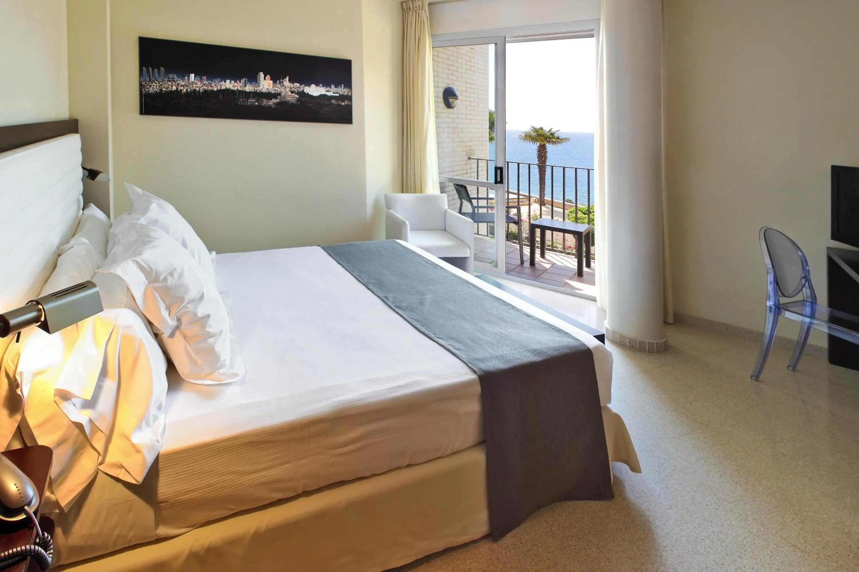 Garden, Bed in Gran Hotel Reymar 4 Sup