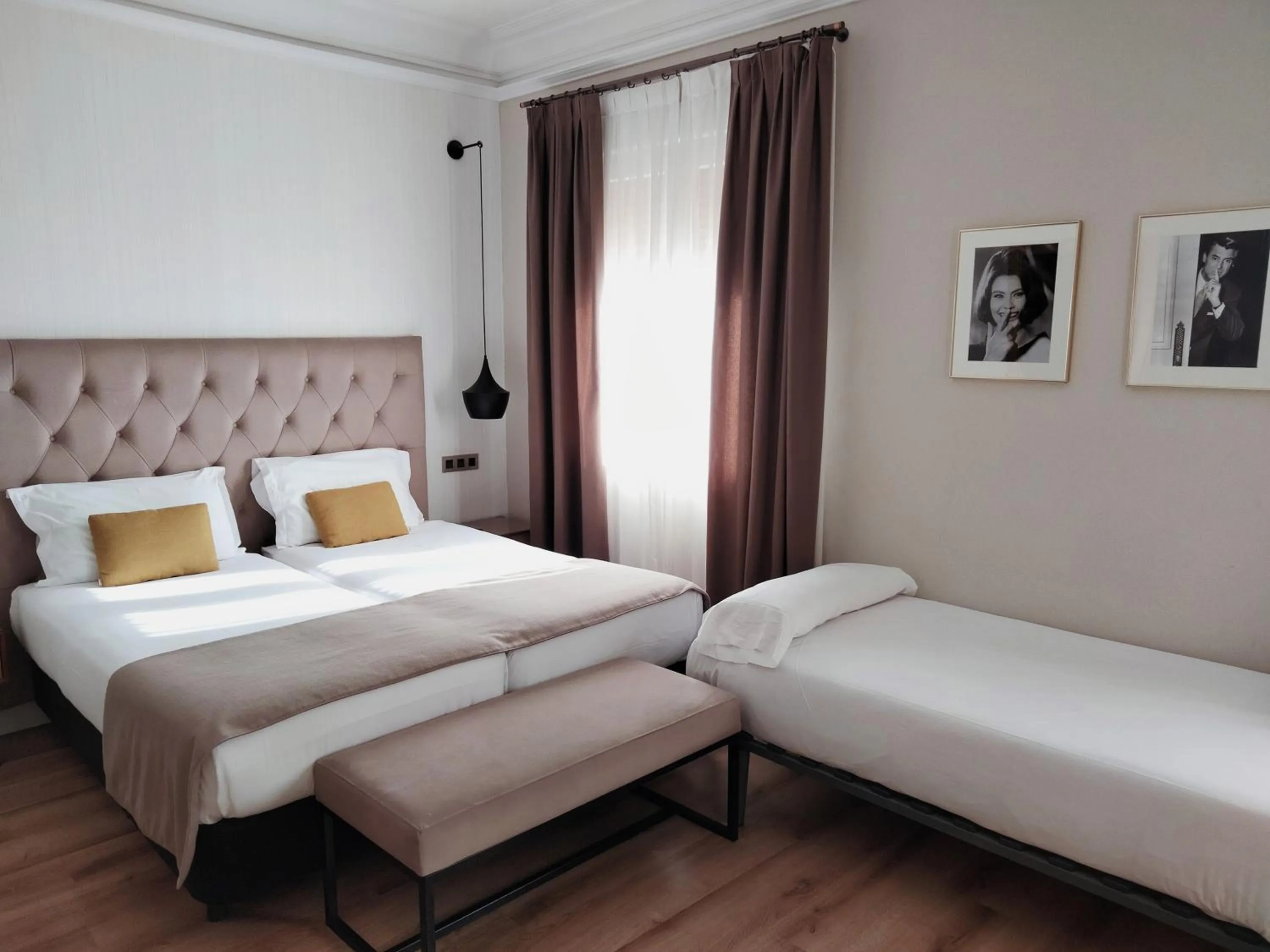 Photo of the whole room, Bed in Hotel Real Segovia by Recordis Hotels