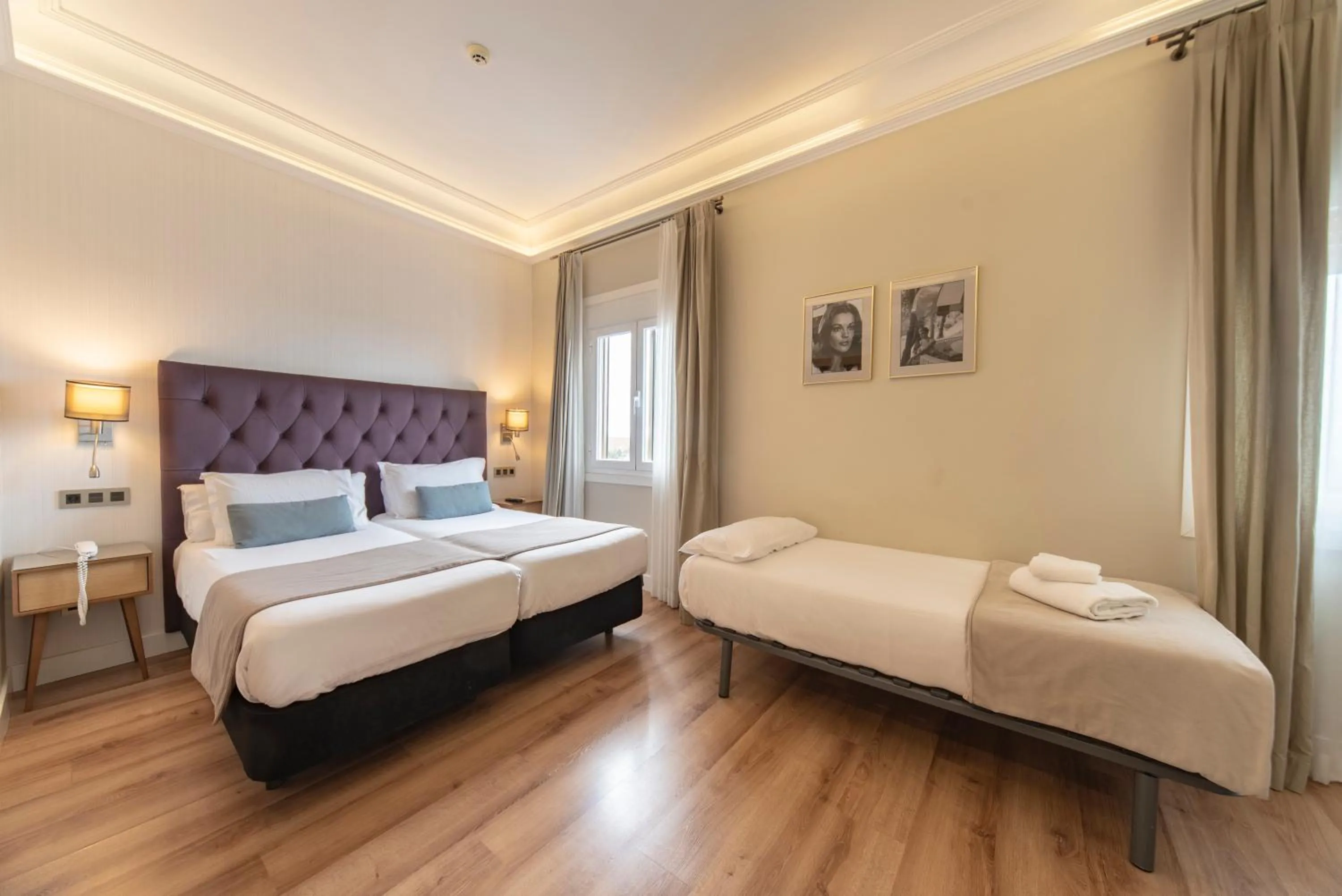 Photo of the whole room, Bed in Hotel Real Segovia by Recordis Hotels
