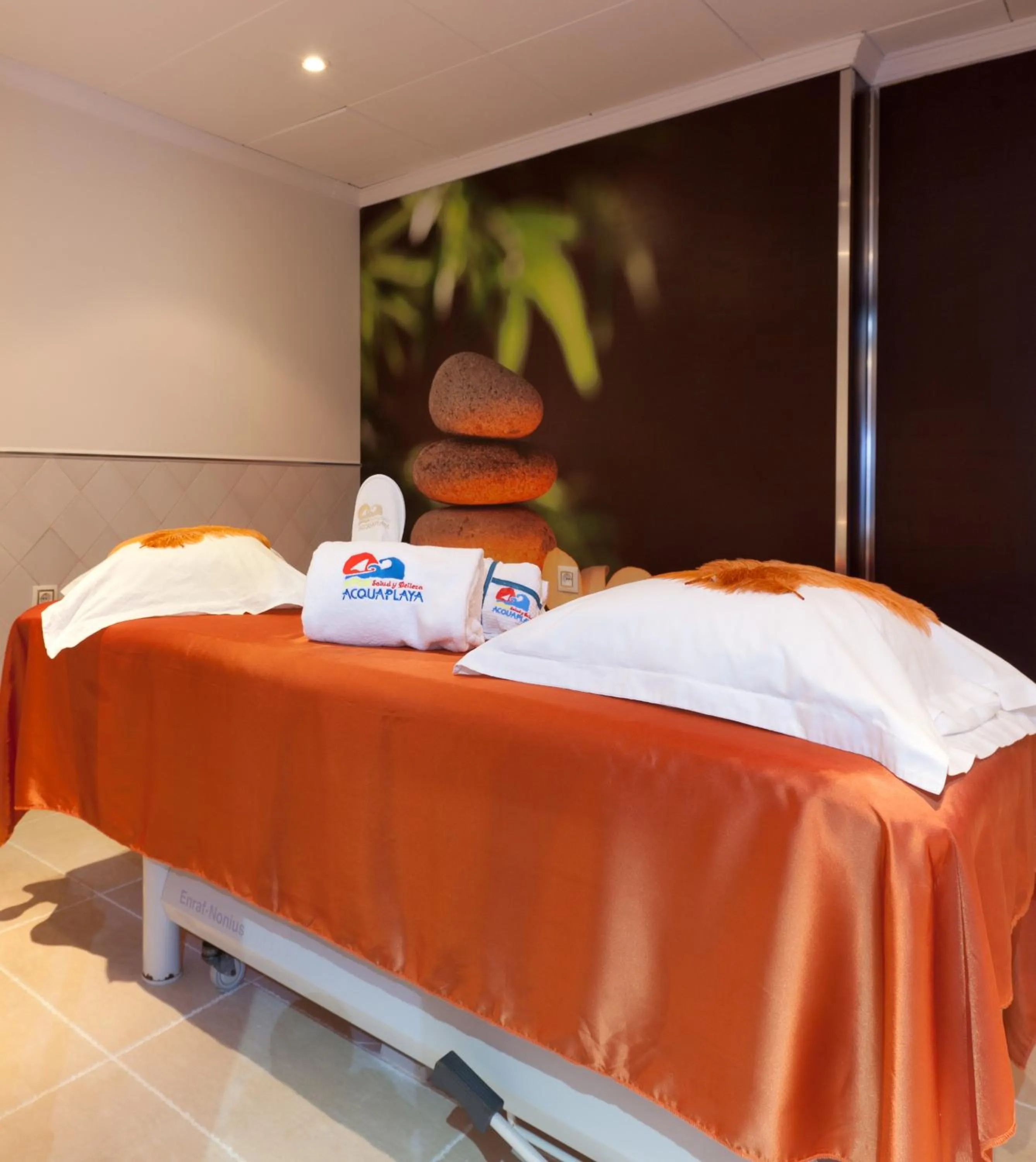 Massage, Bed in Senator Cádiz