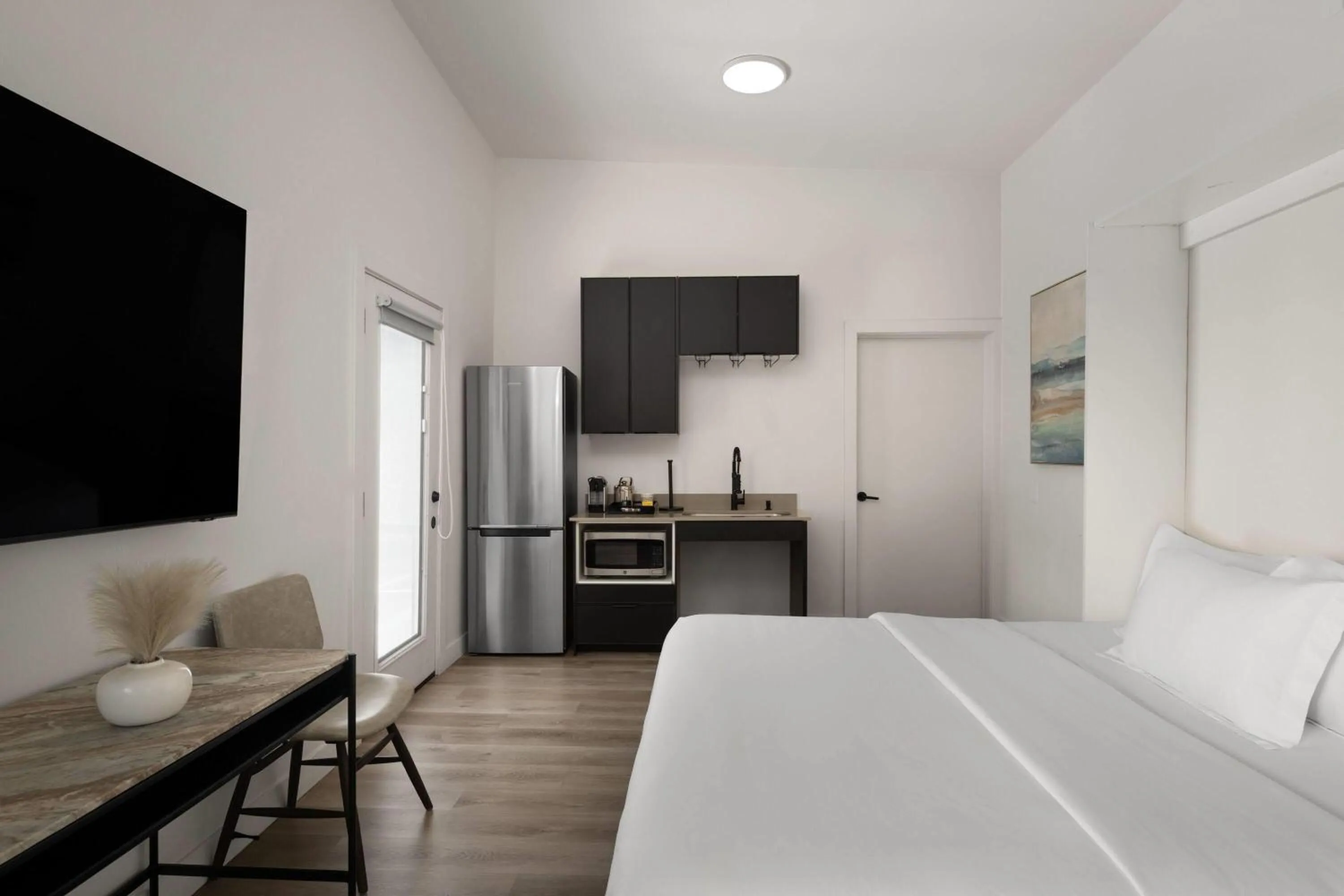 Photo of the whole room, Bed in Papago Scottsdale by Reside, Trademark Collection by Wyndham