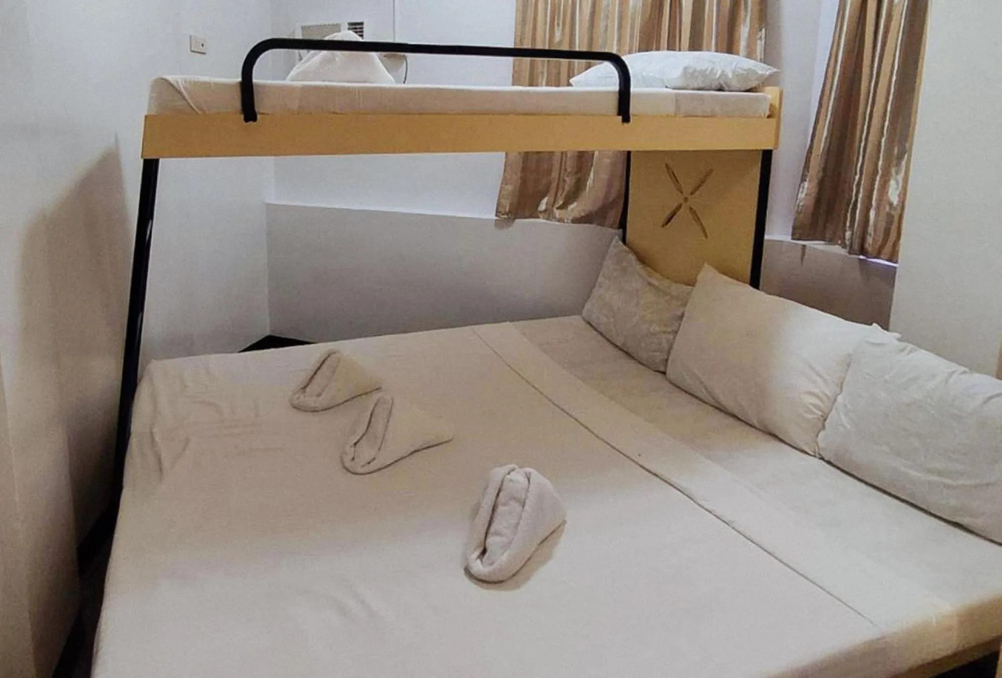 Bed in RedDoorz @ Isabelle Tourist Hotel Hinatuan