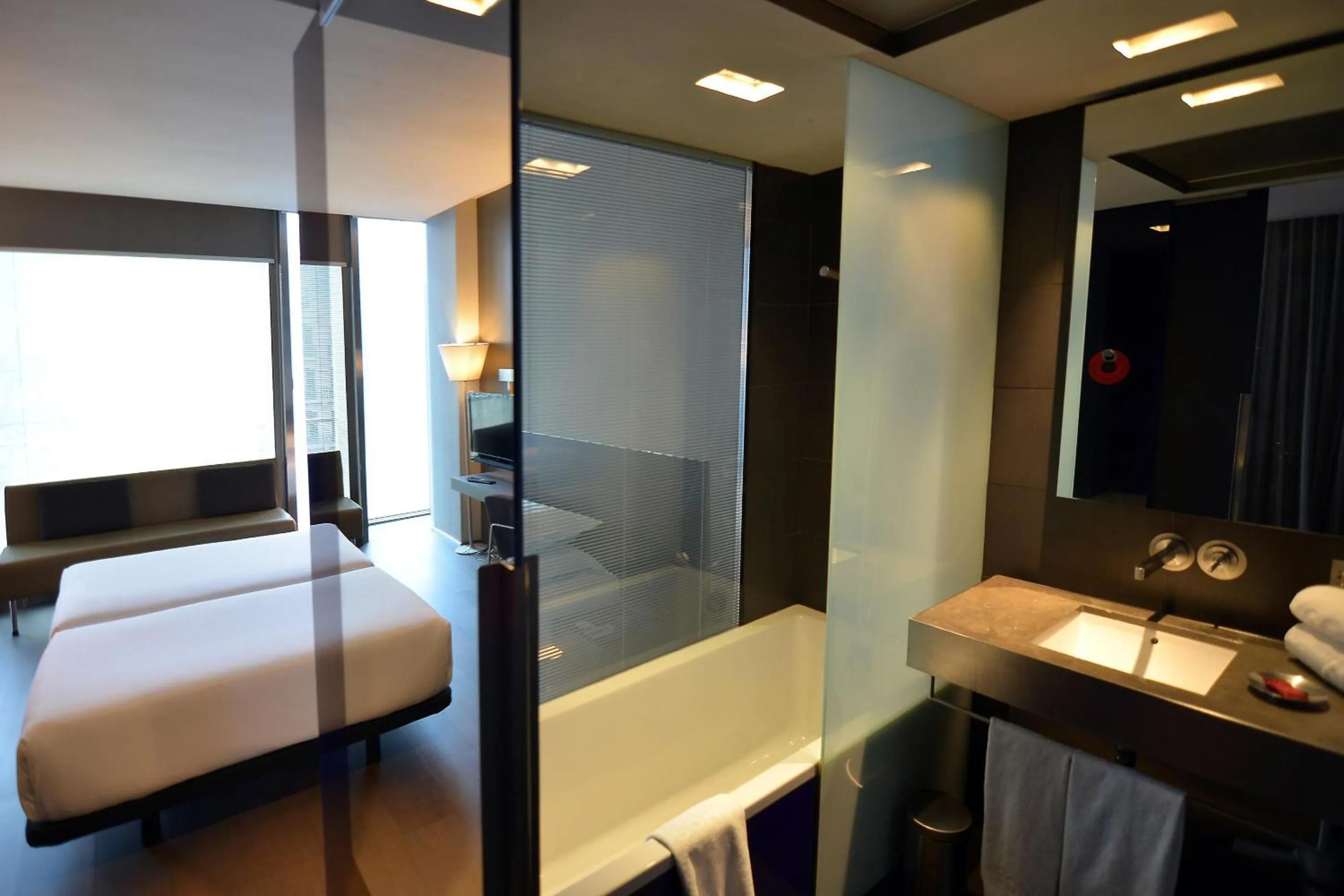 Bathroom, Bed in Hotel Soho