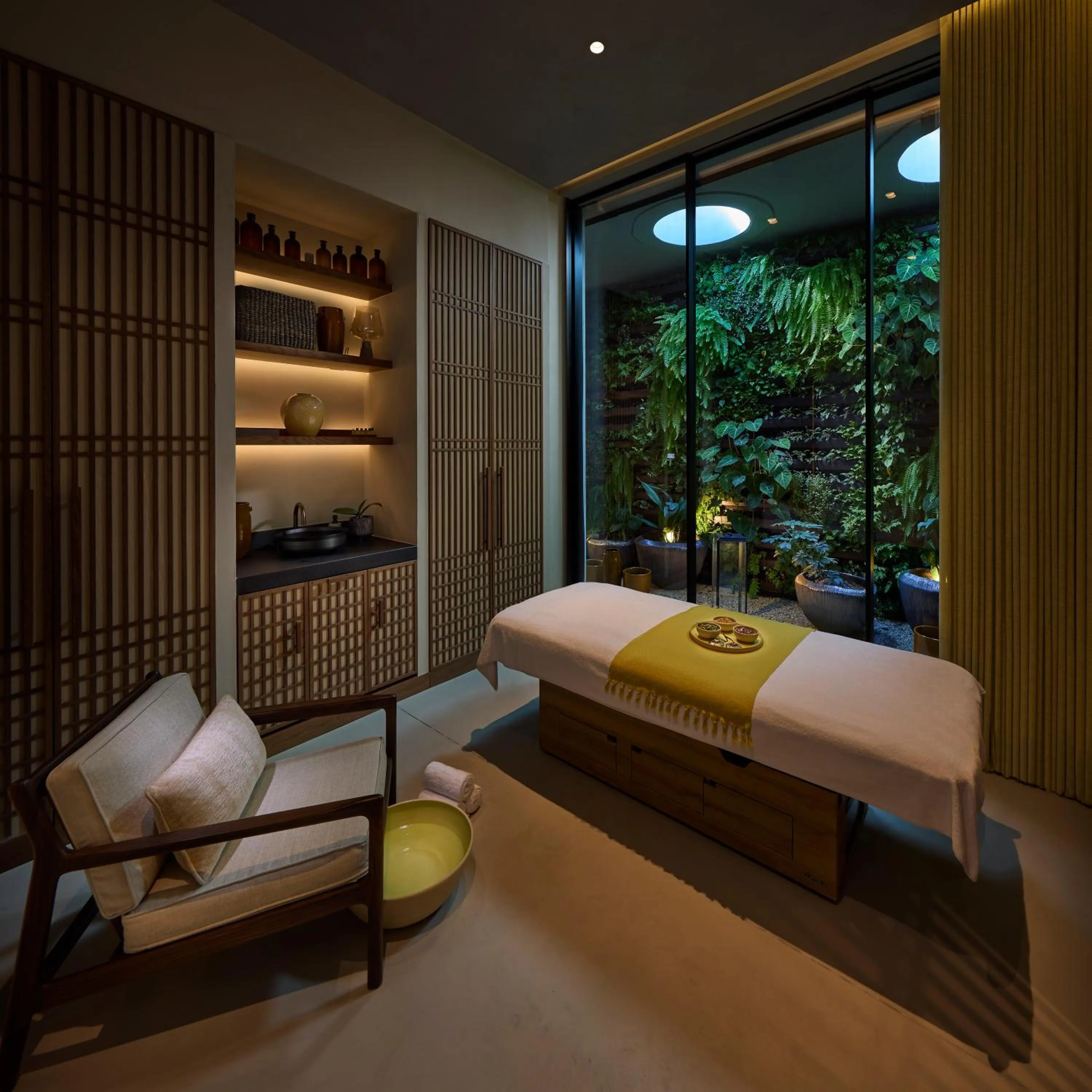 Massage, Bed in Mandarin Oriental, Costa Navarino