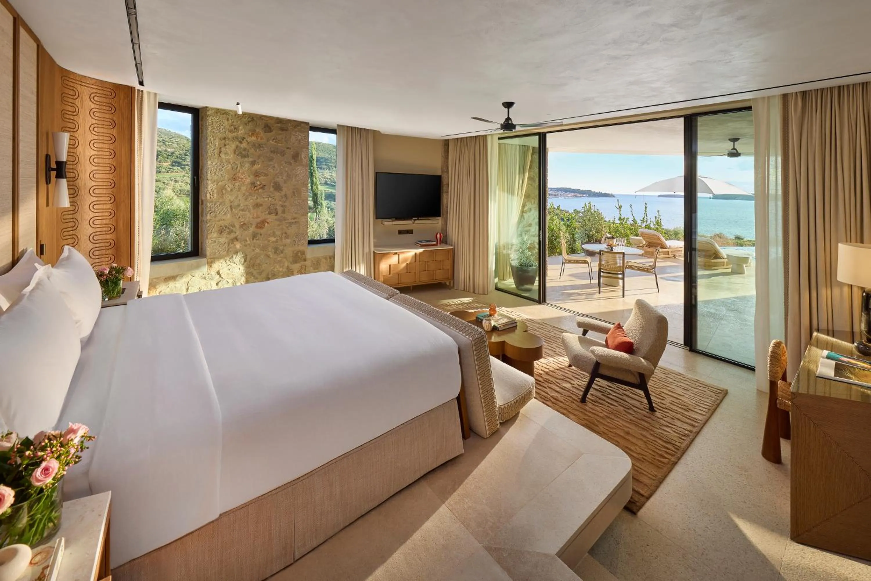VIP, Bed in Mandarin Oriental, Costa Navarino