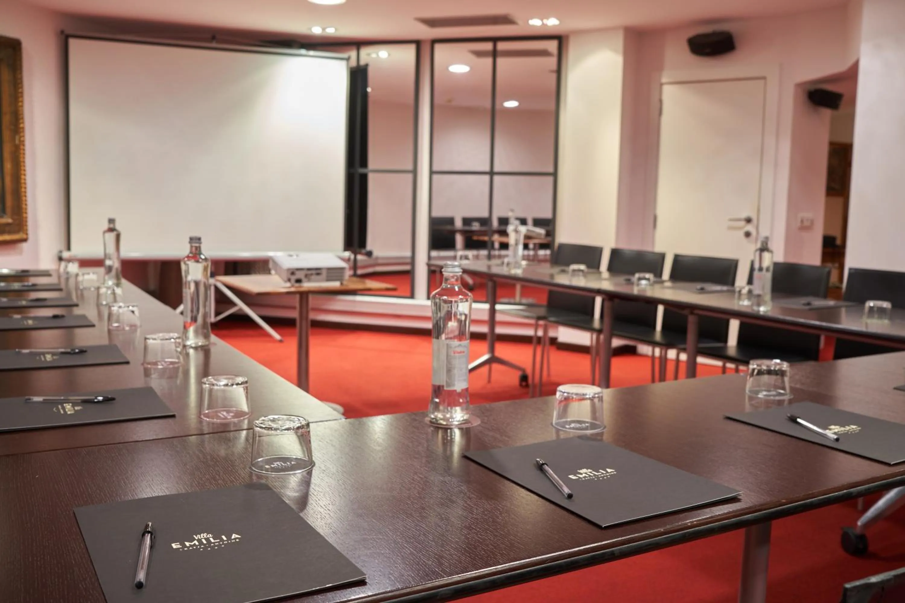 Business facilities in Hotel Villa Emilia