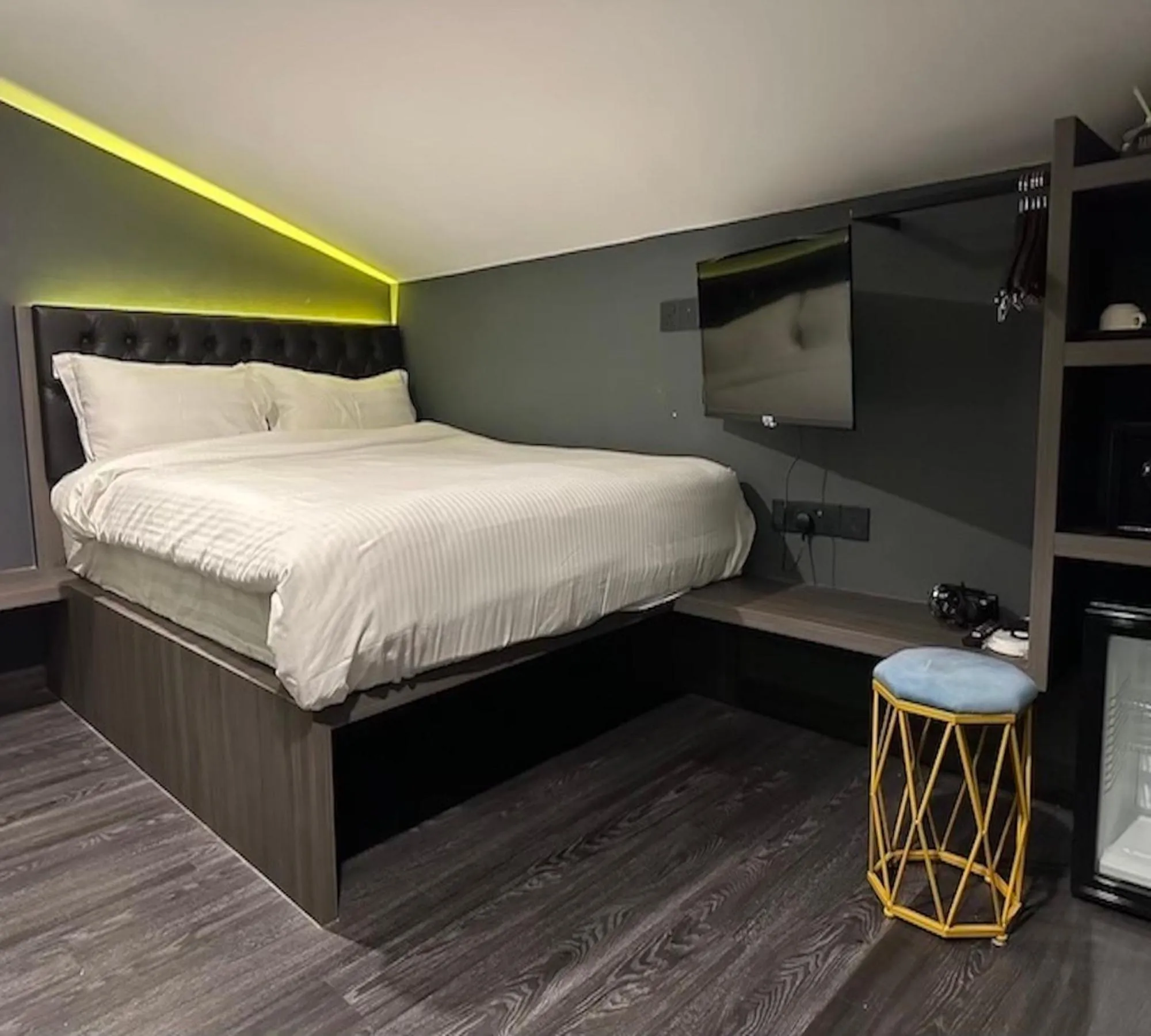 Bedroom, Bed in HOTEL JJH - newly opened near BUGIS