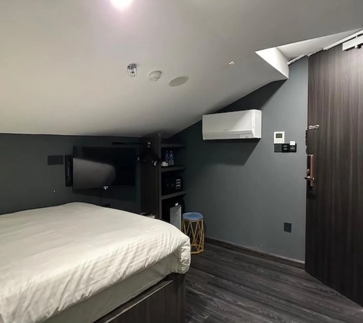 Bed in HOTEL JJH - newly opened near BUGIS