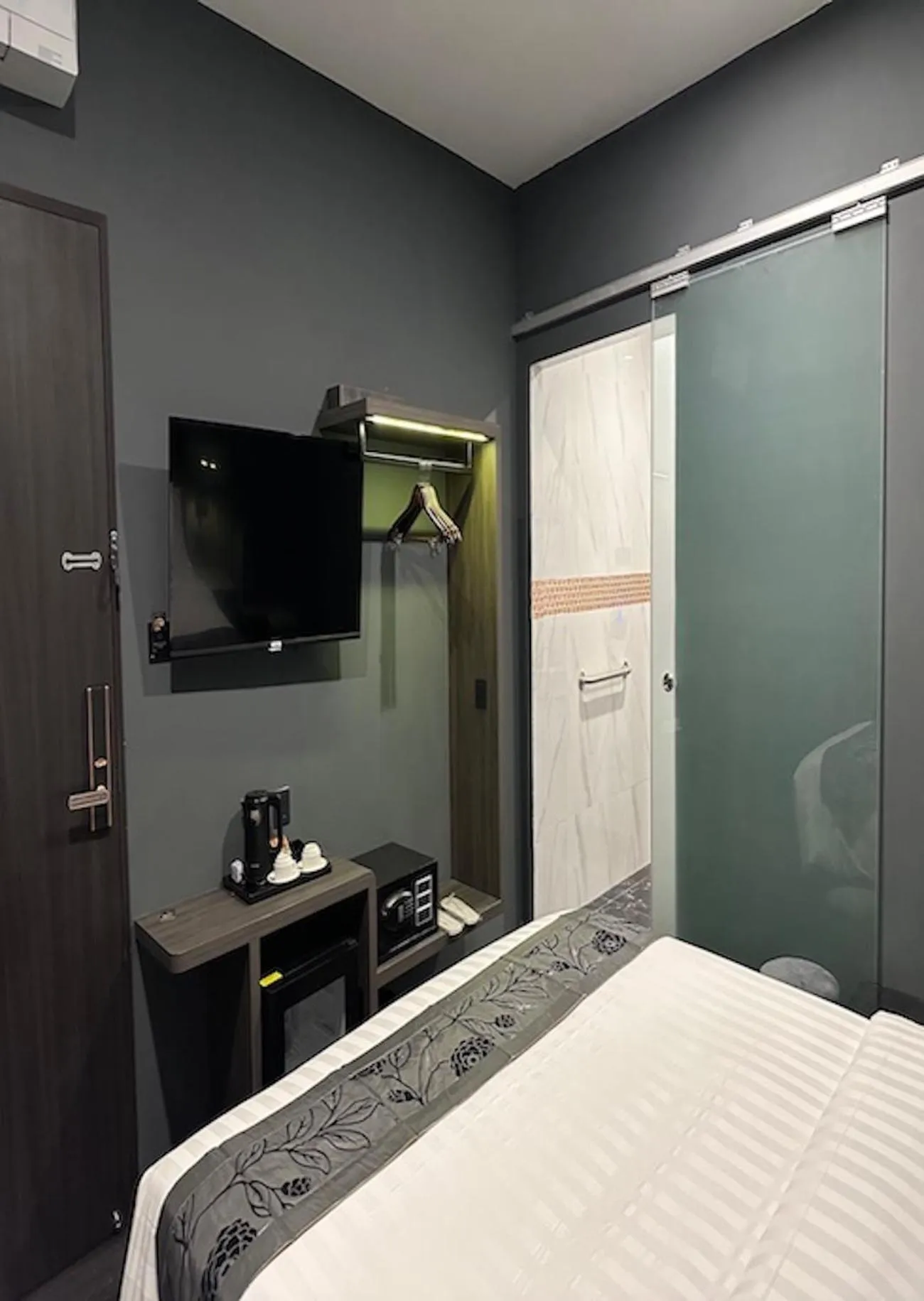 Bed in HOTEL JJH - newly opened near BUGIS