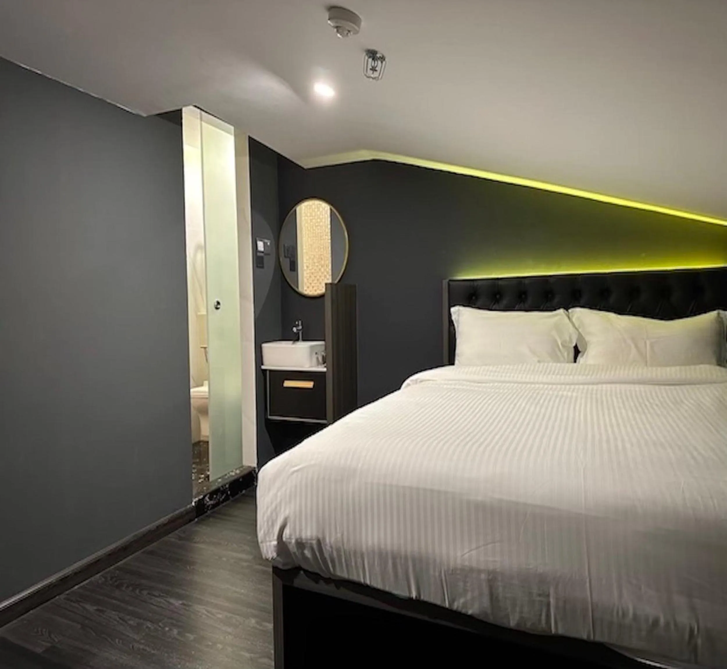 Bed in HOTEL JJH - newly opened near BUGIS