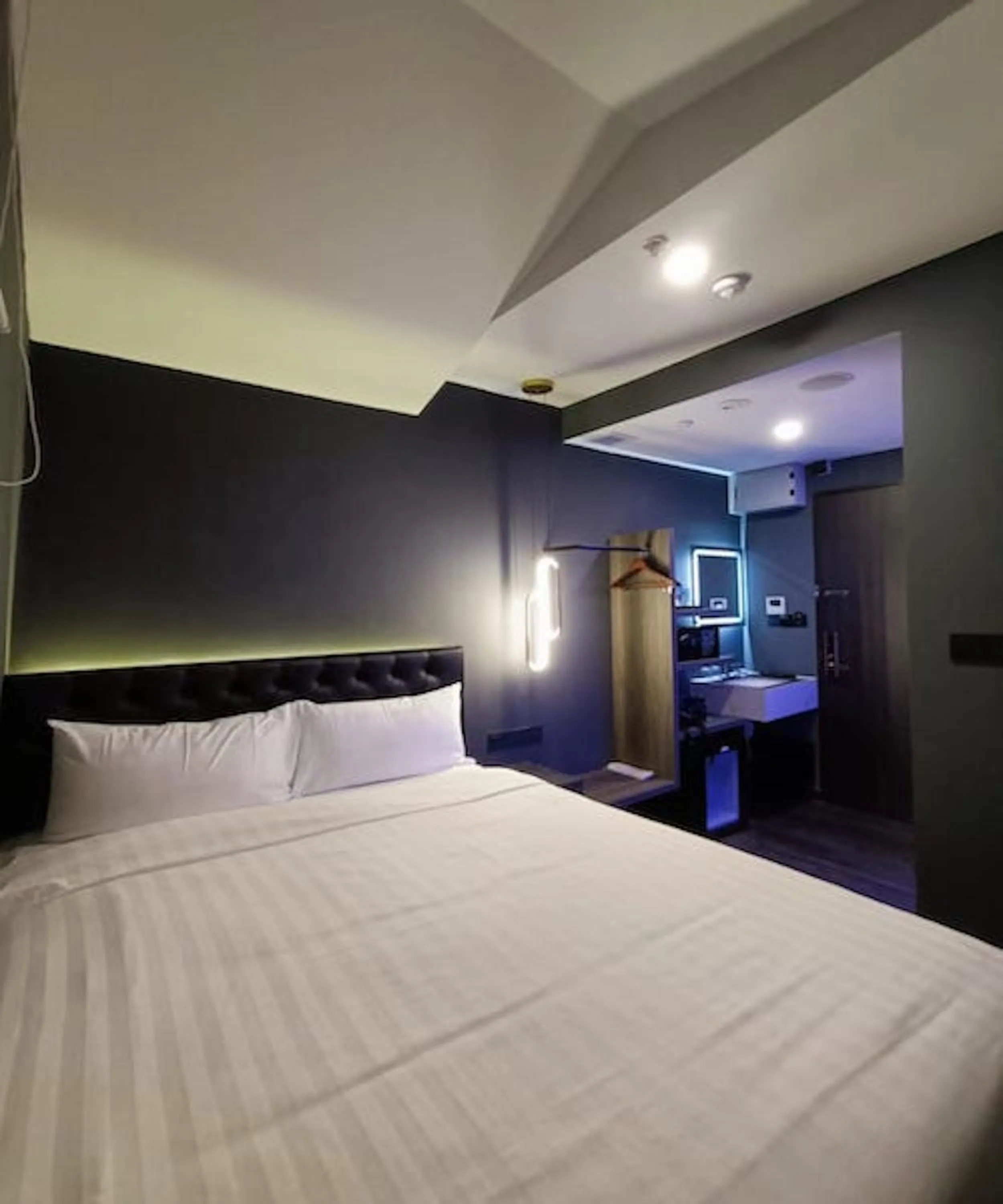 Bed in HOTEL JJH - newly opened near BUGIS