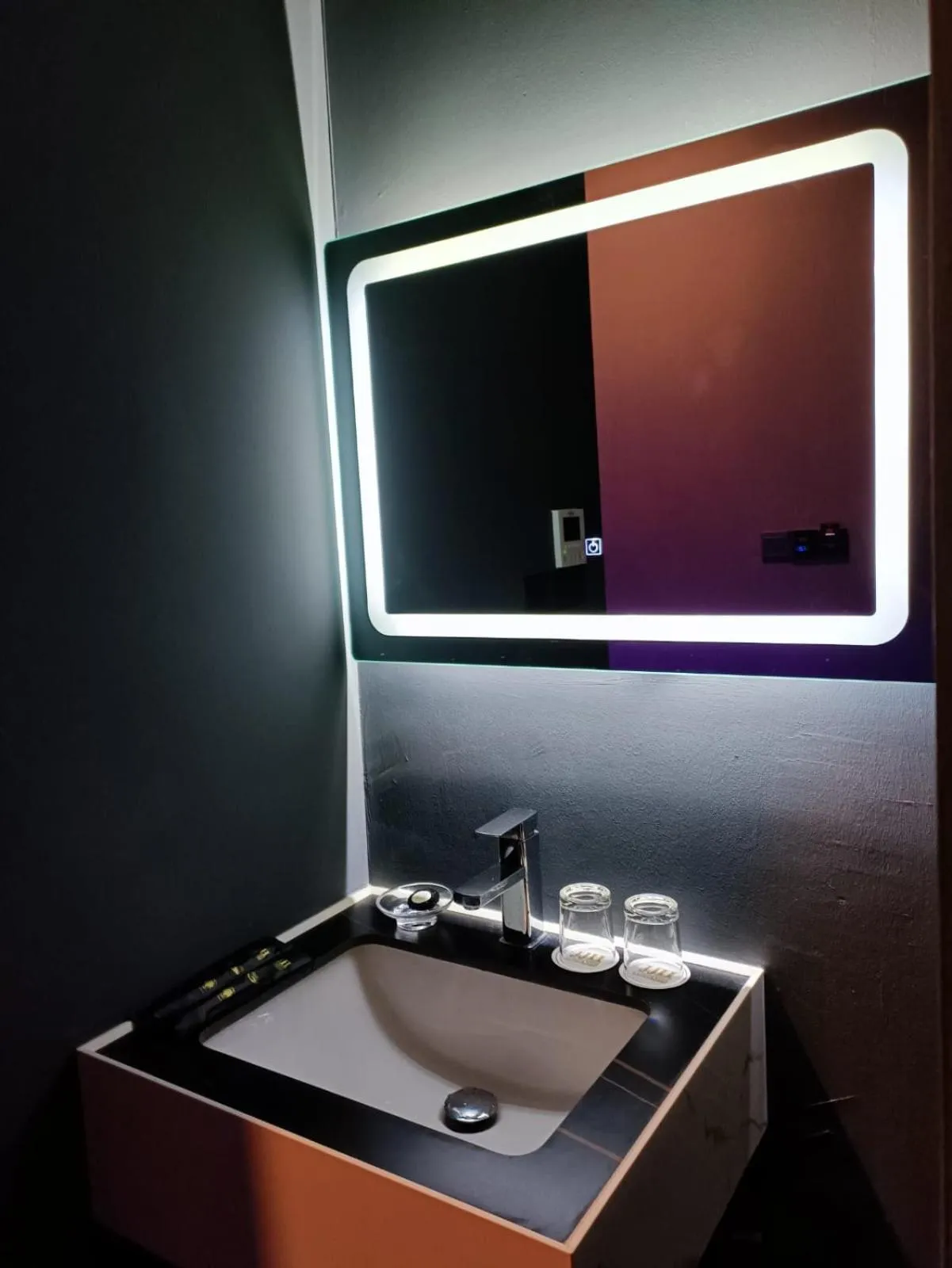 HOTEL JJH - newly opened near BUGIS