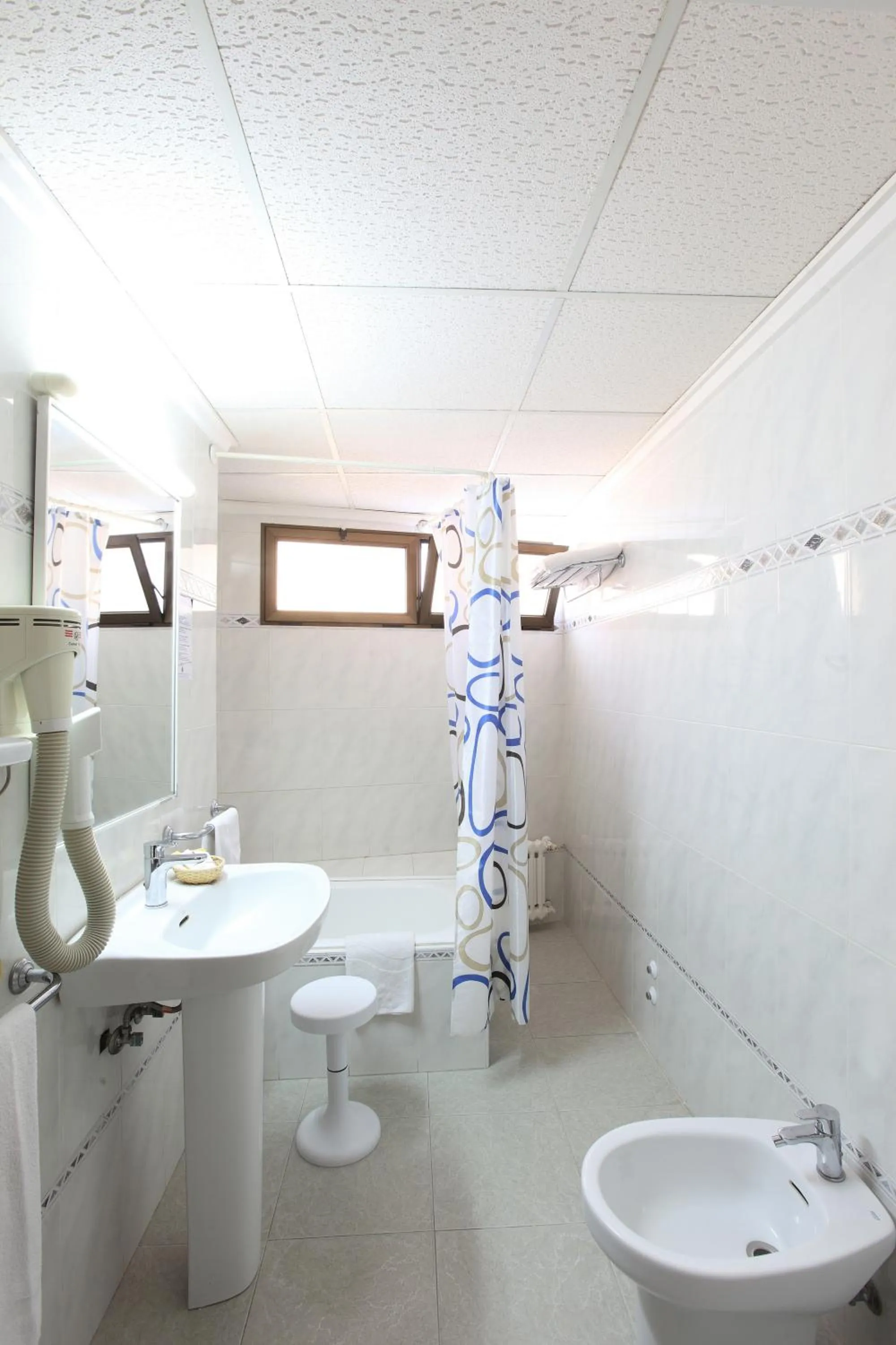 Bathroom in Hotel Bilbaino