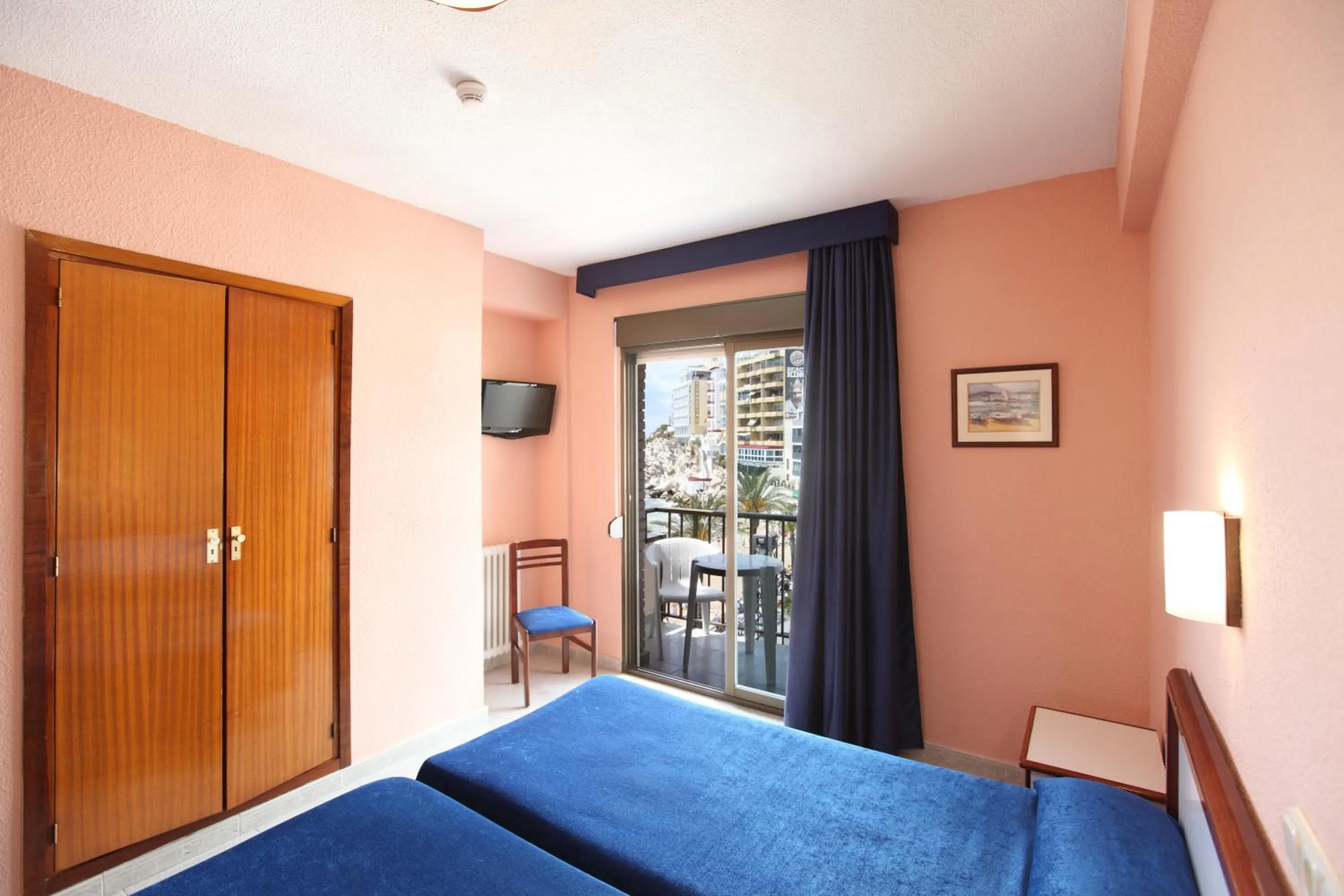 Photo of the whole room in Hotel Bilbaino