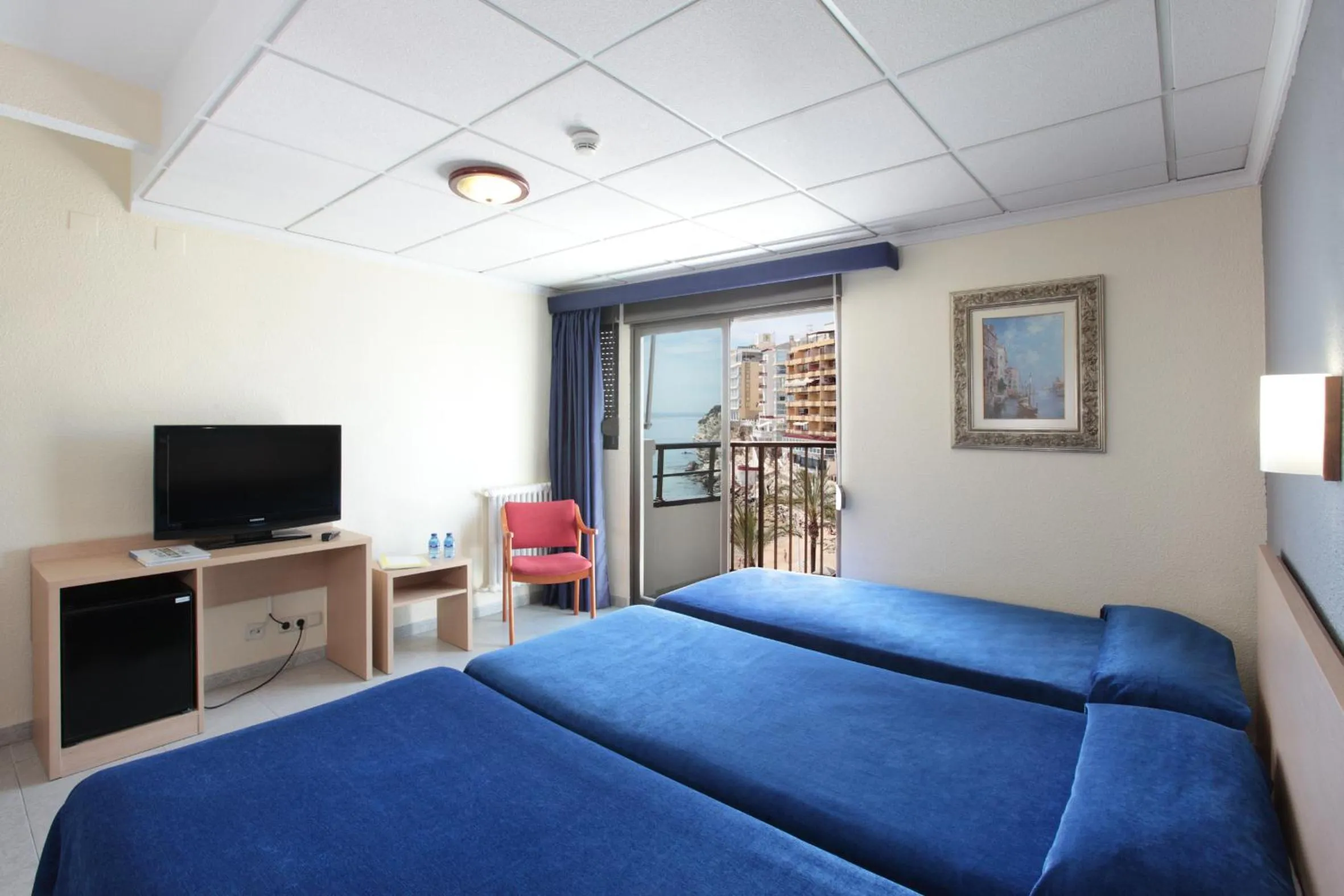 Photo of the whole room in Hotel Bilbaino