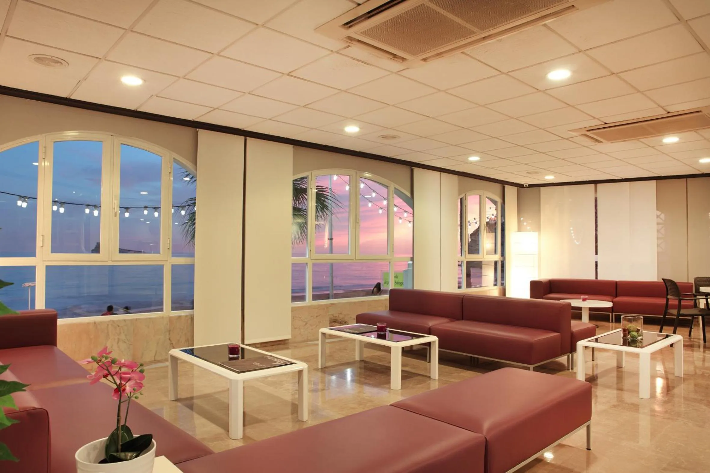 Communal lounge/ TV room in Hotel Bilbaino