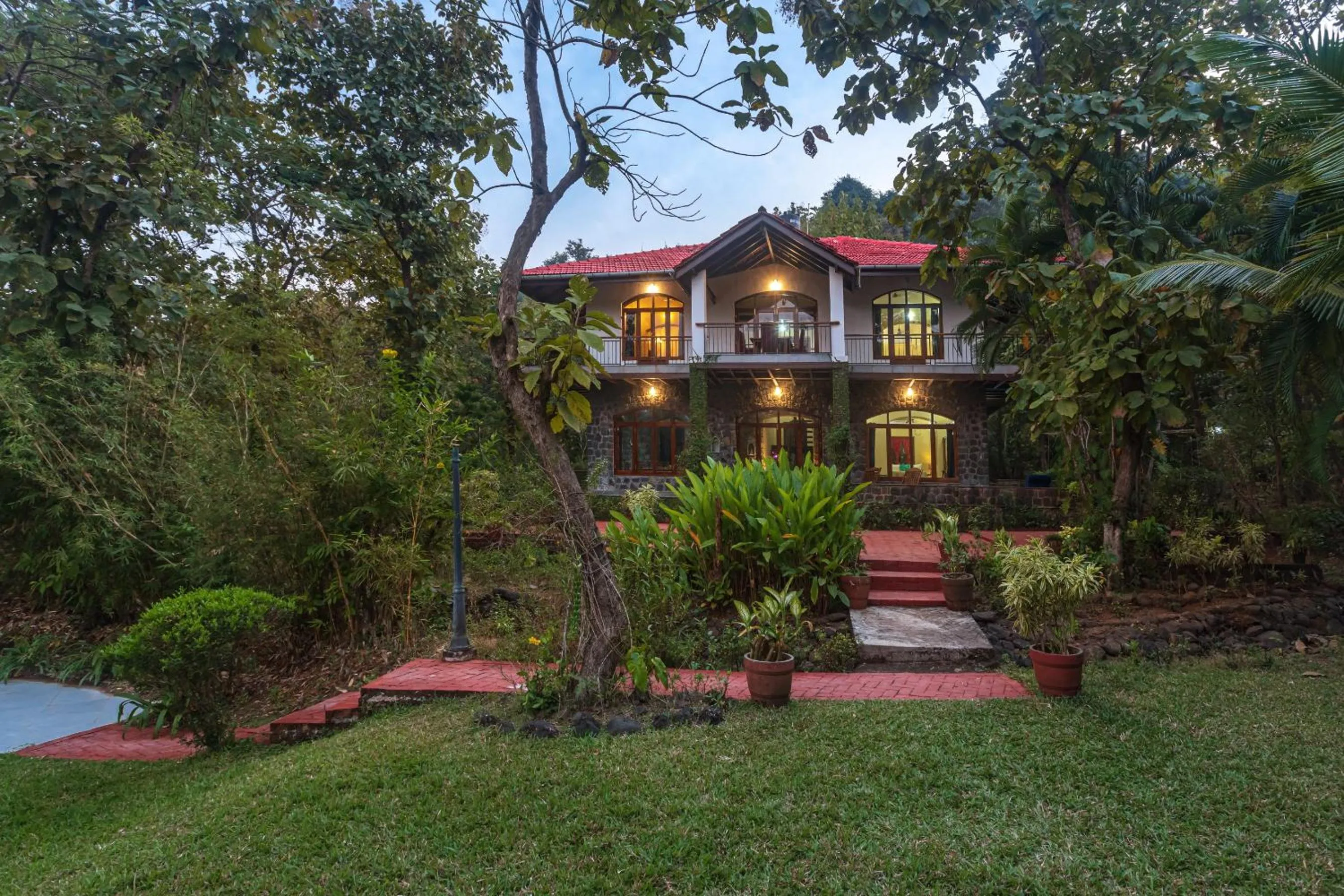 Saffronstays Alma Grove 3 BR Pet friendly with Pool & Nature View