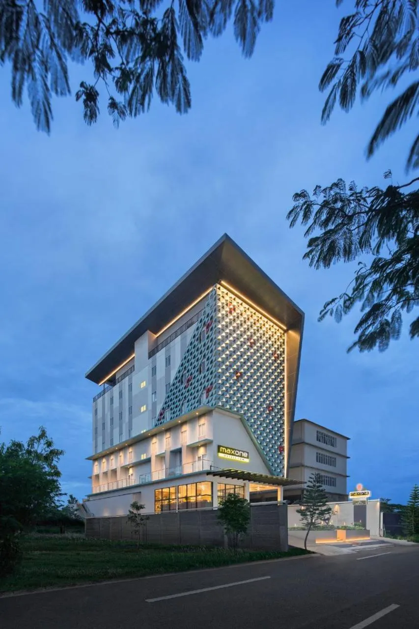 Property building in MaxOneHotels at Kota Harapan Indah-Bekasi