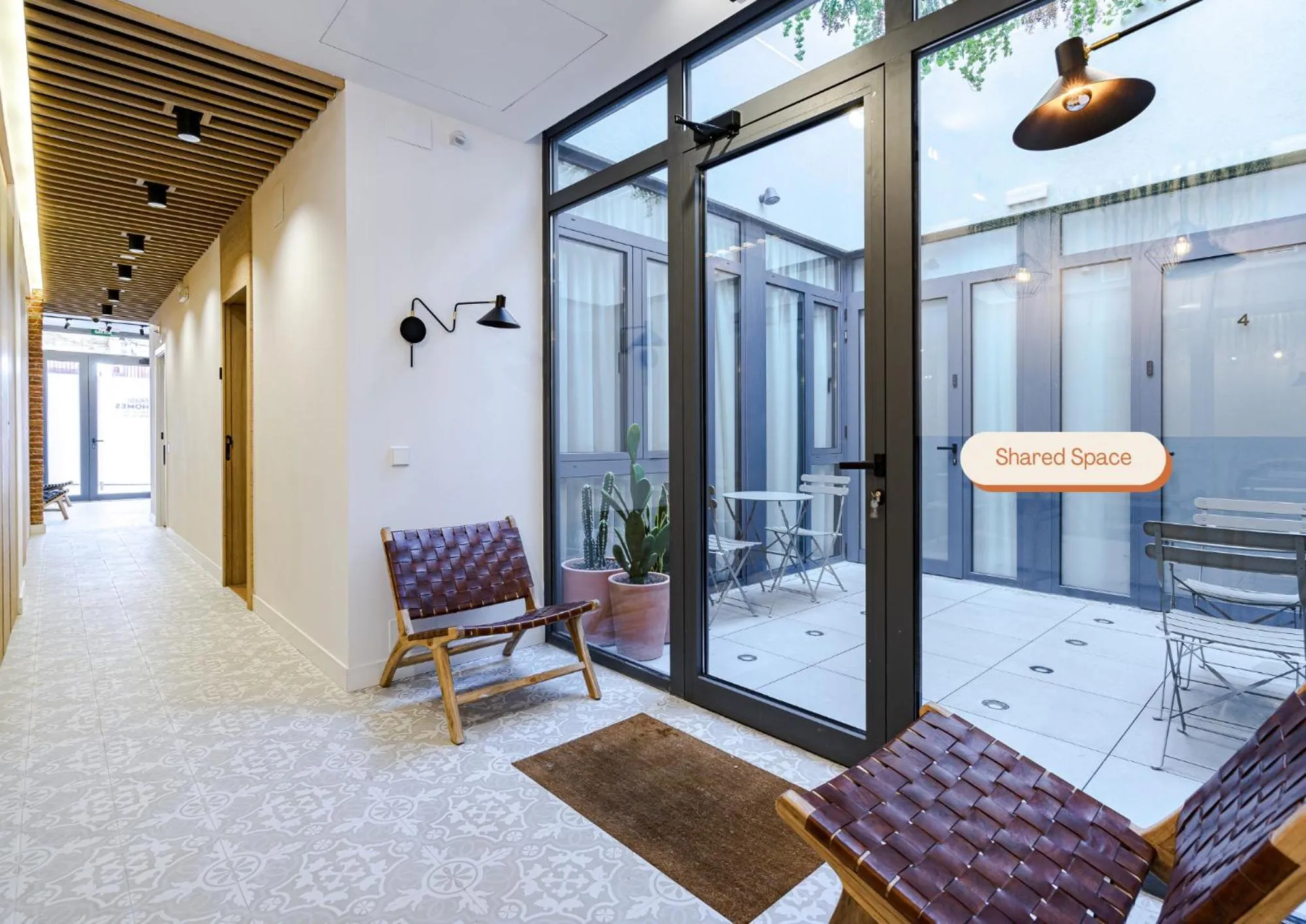 Communal lounge/ TV room in Vallecas Suites by Olala Homes