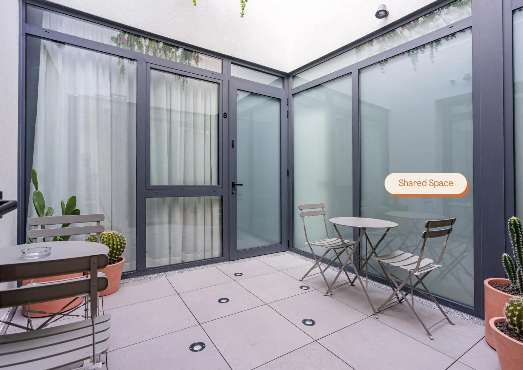 Communal lounge/ TV room in Vallecas Suites by Olala Homes