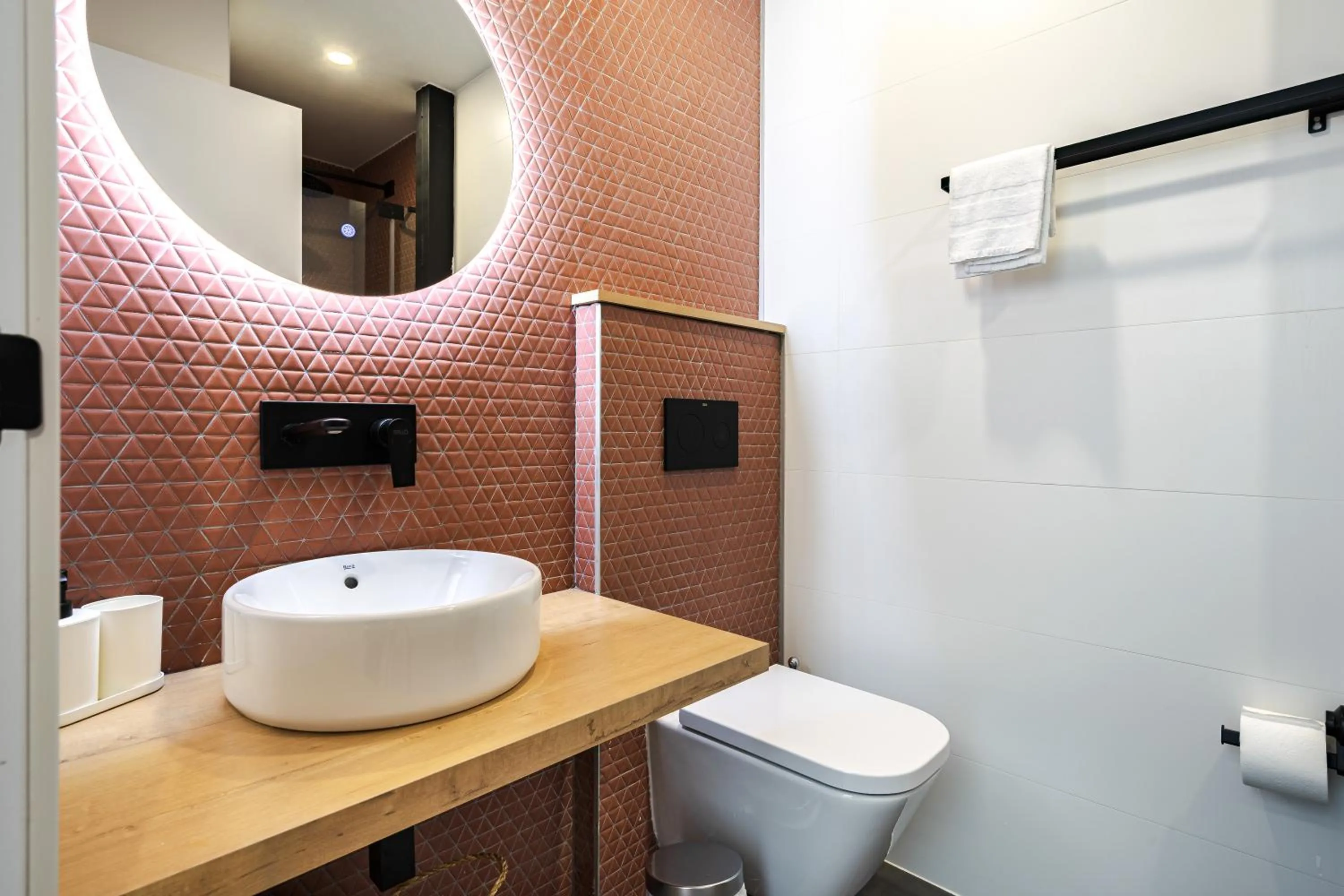 Toilet in Vallecas Suites by Olala Homes
