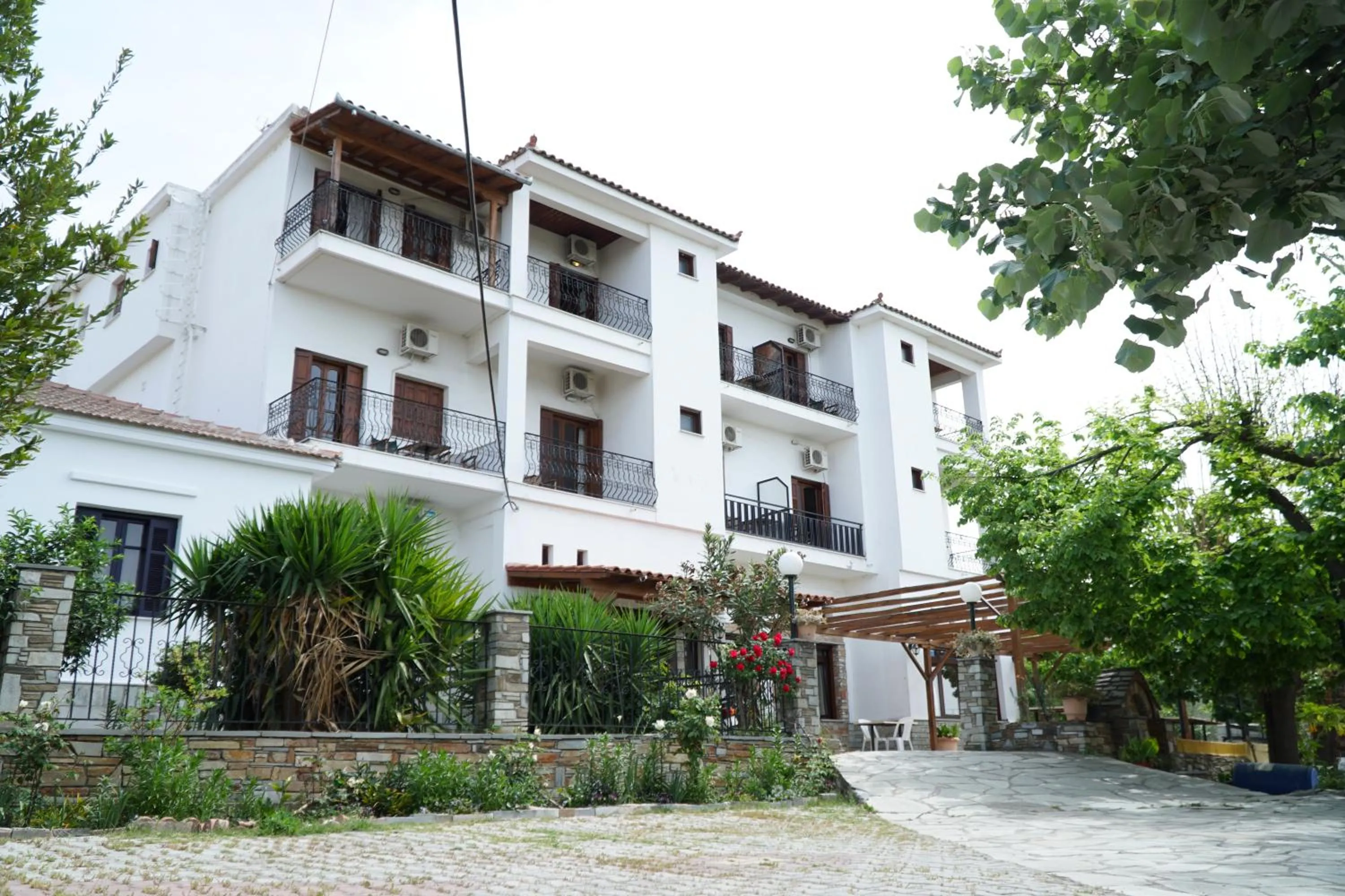Property building in Hotel Defkalion