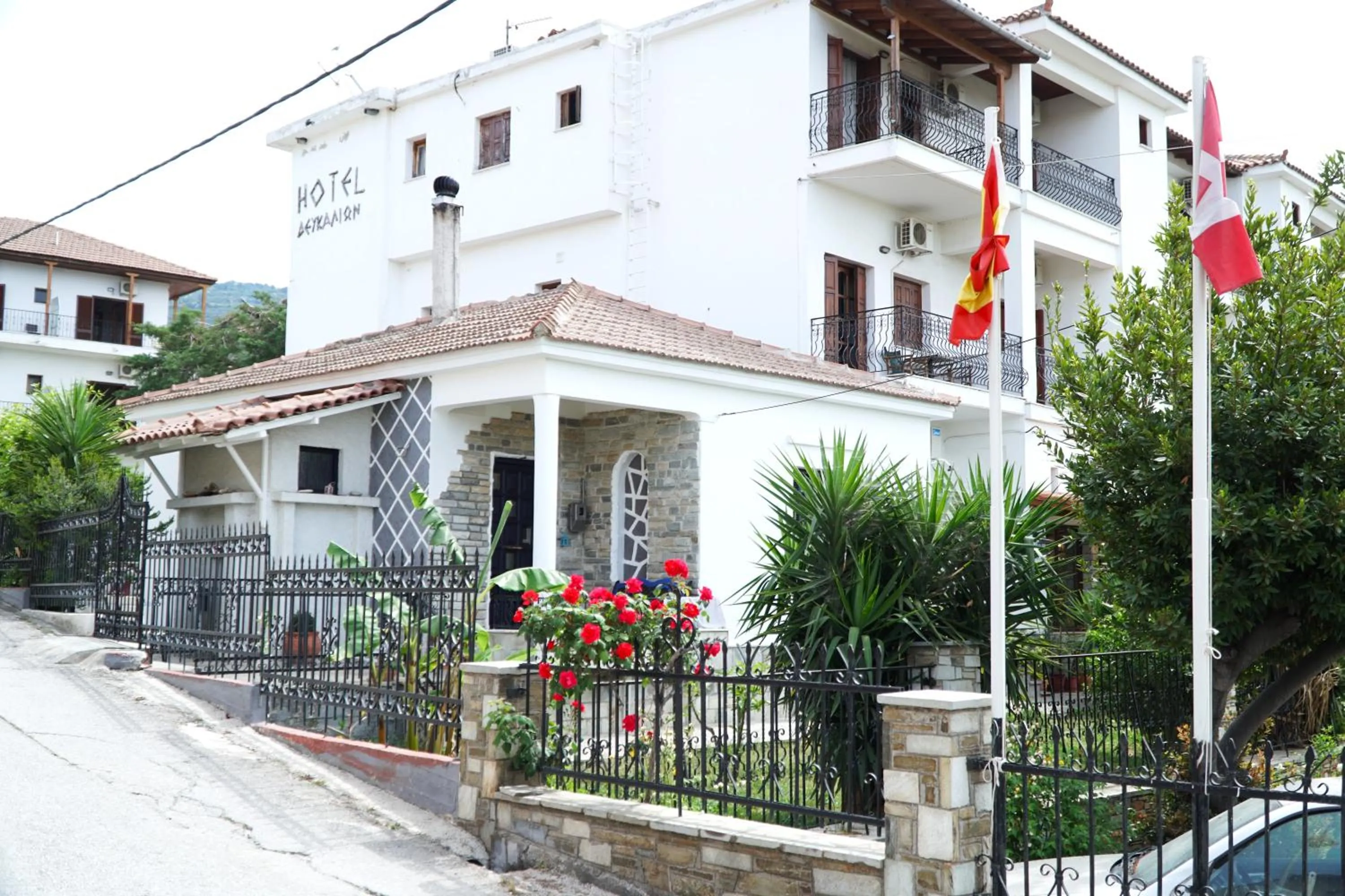 Property building in Hotel Defkalion