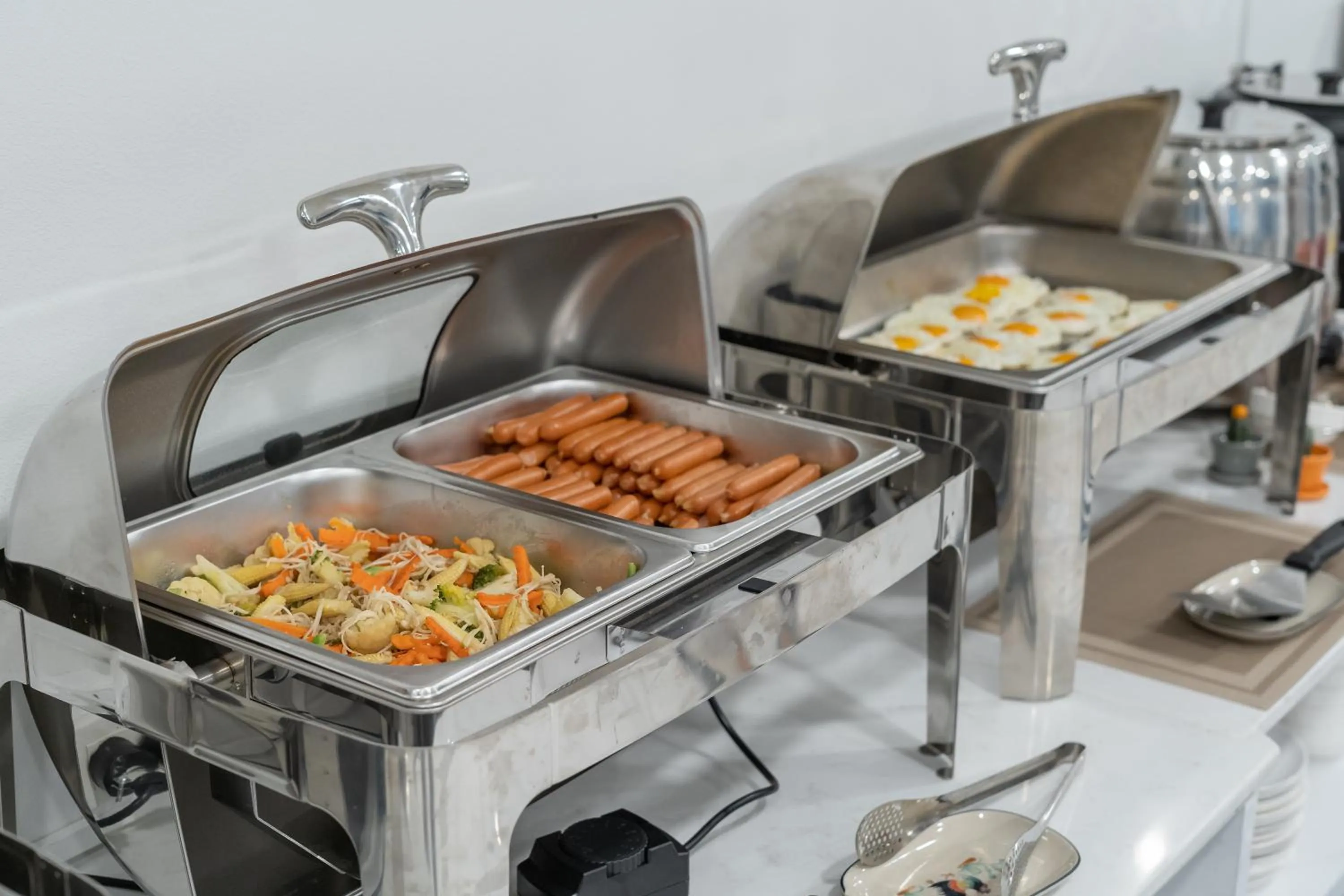 Restaurant/places to eat in The Space Hotel Lampang