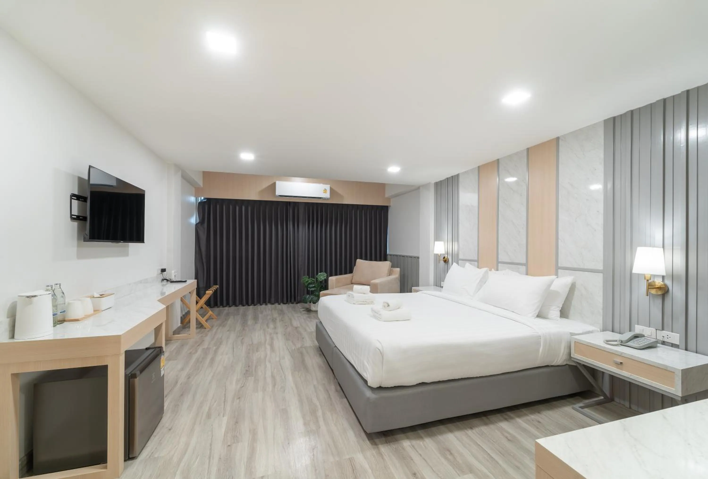 Living room, Bed in The Space Hotel Lampang