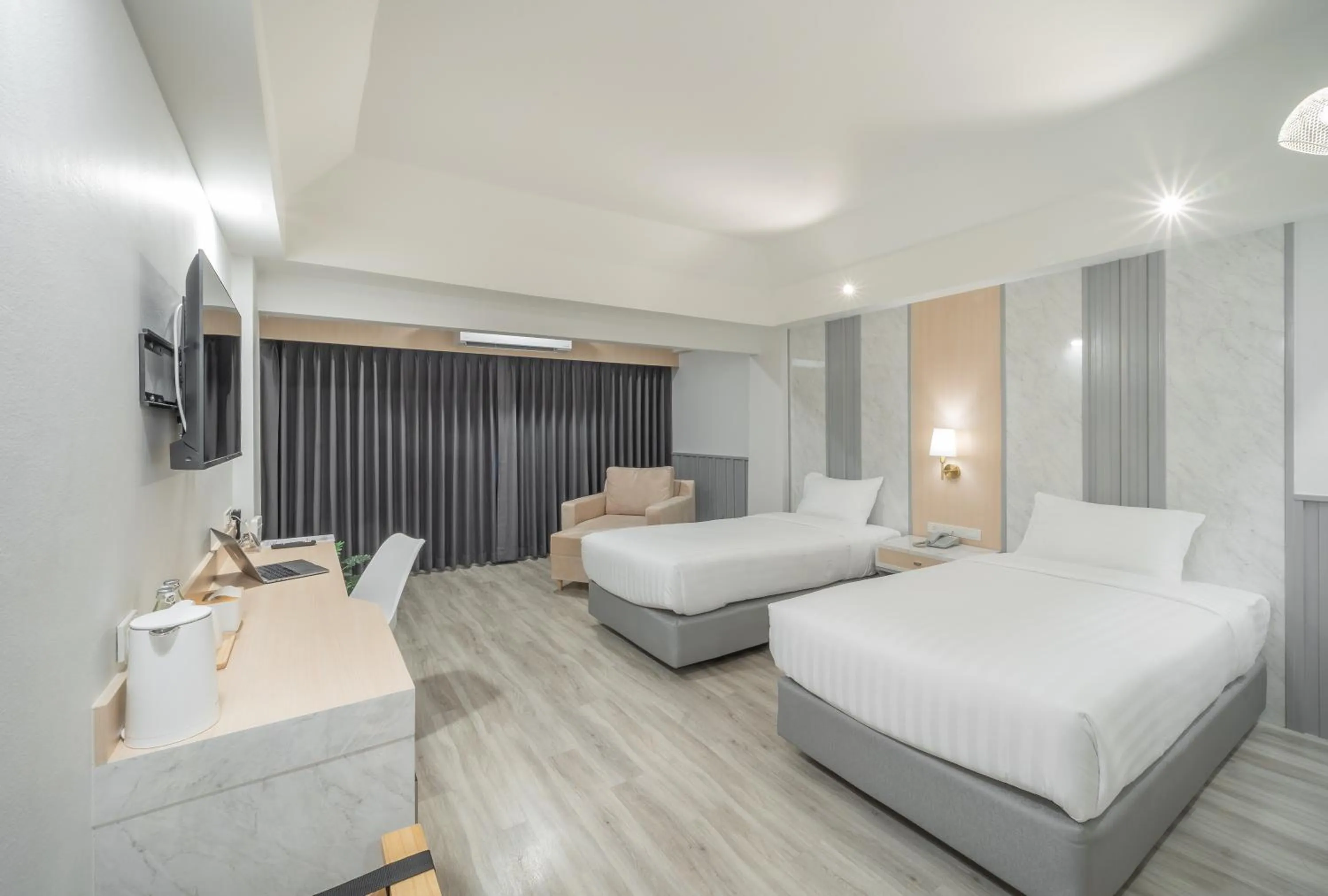 Property building, Bed in The Space Hotel Lampang