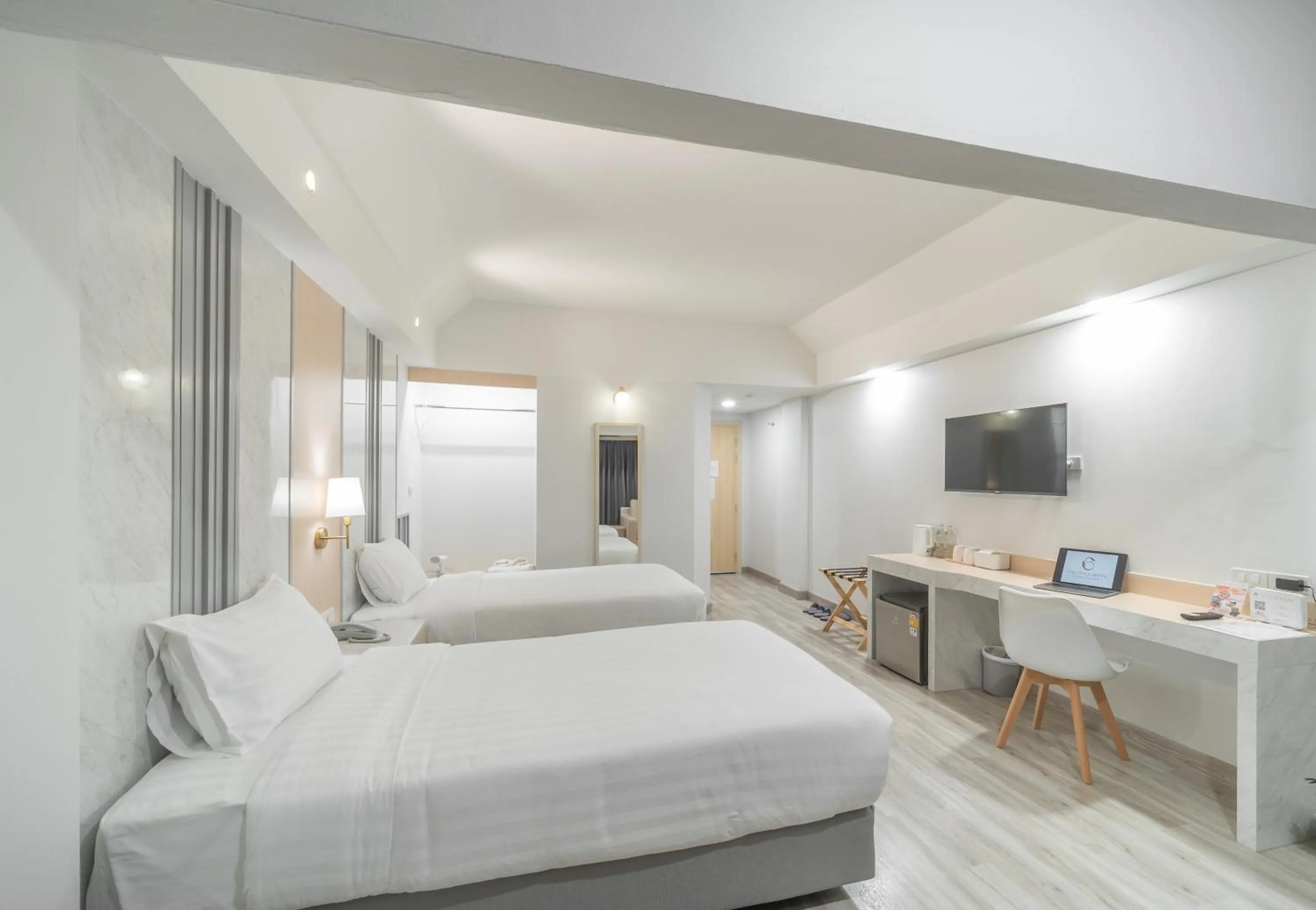 Property building, Bed in The Space Hotel Lampang