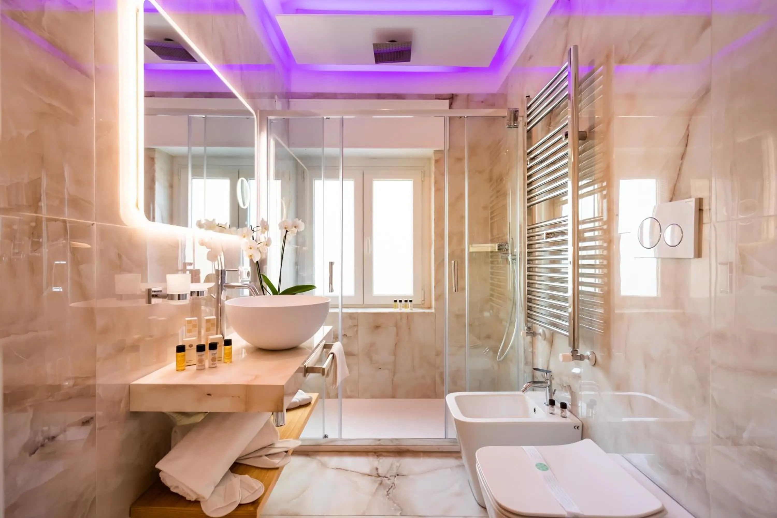 Shower in AlbaDea Suites&Jacuzzi