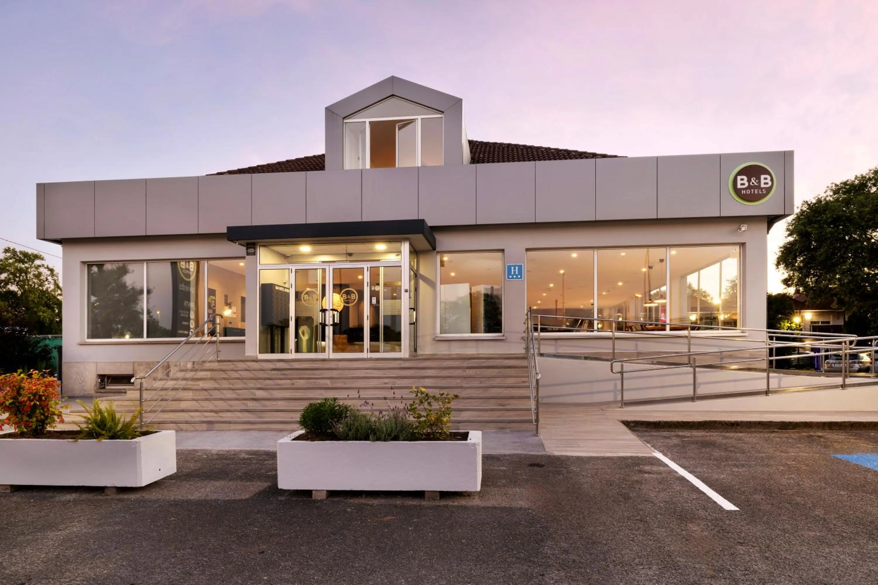 Property building in B&B HOTEL Oviedo