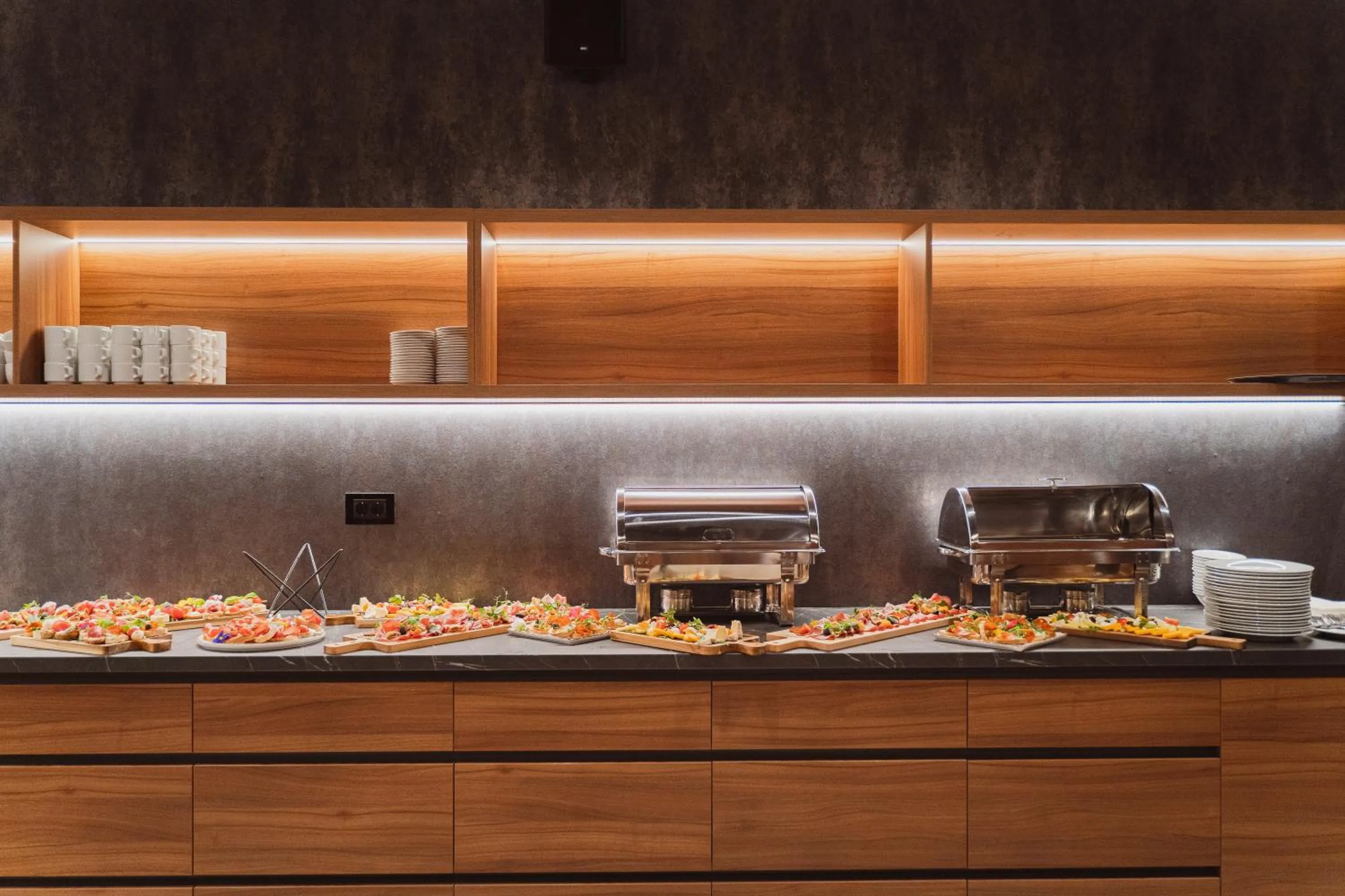 Restaurant/places to eat in Hotel Element