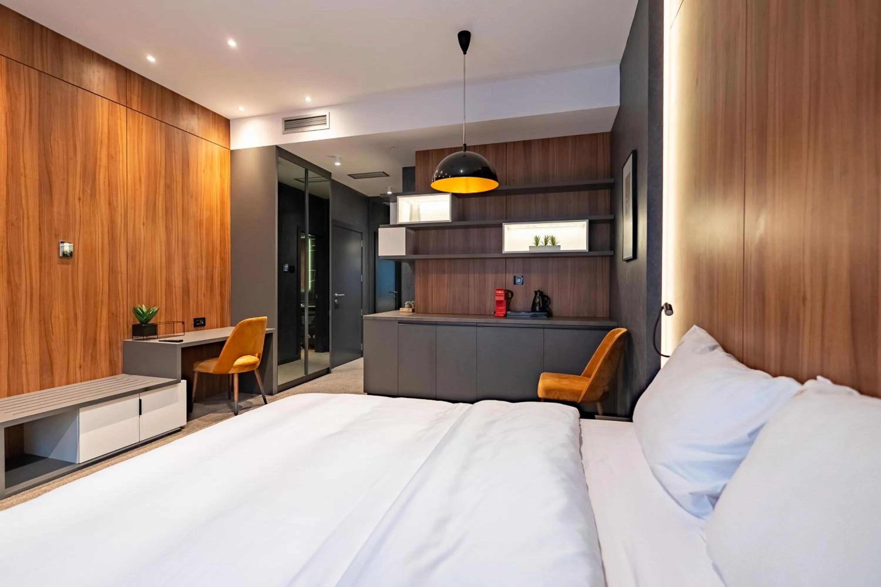 Photo of the whole room, Bed in Hotel Element