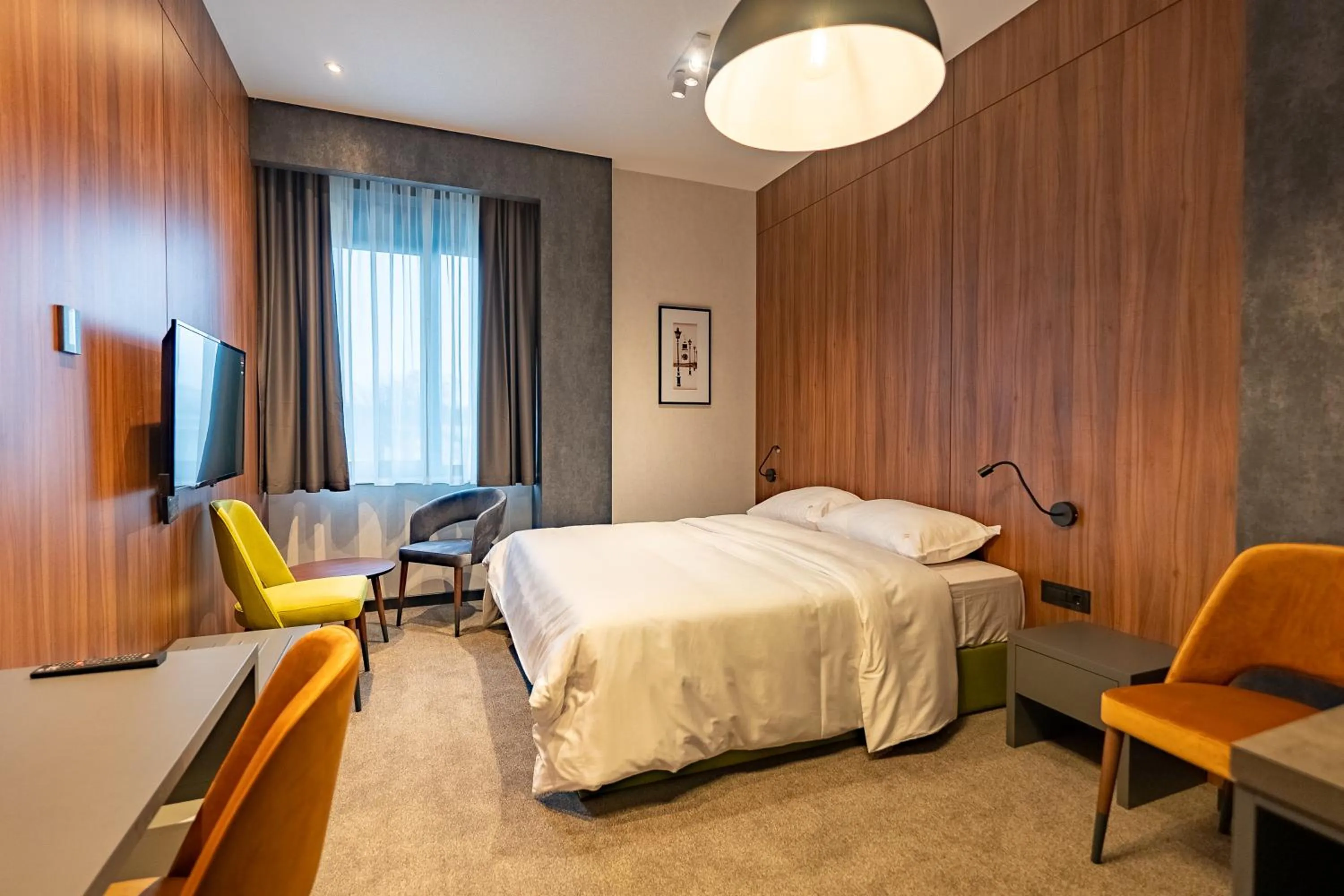 Photo of the whole room, Bed in Hotel Element