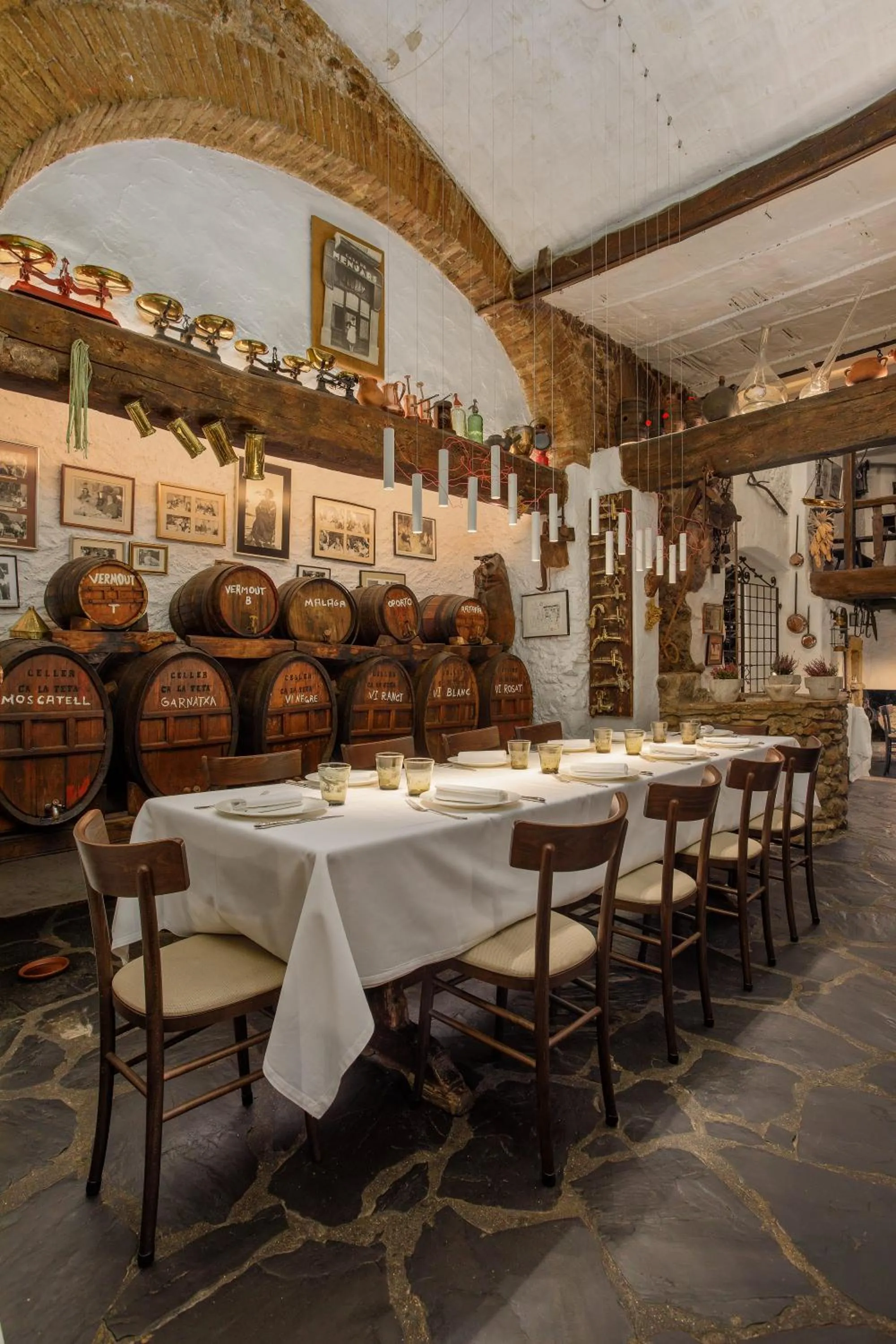 Restaurant/places to eat in Hotel Duran