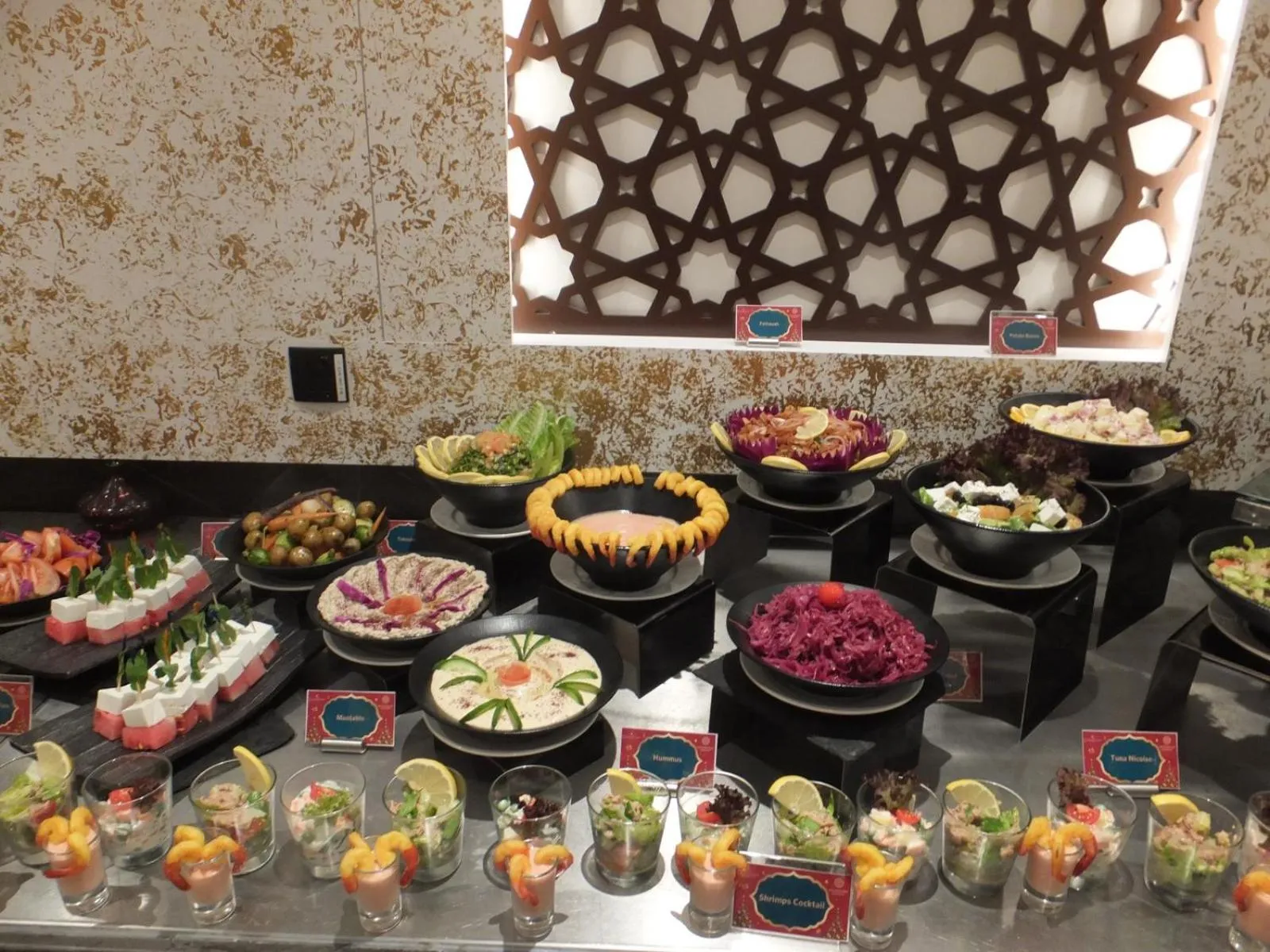 Restaurant/places to eat in Royal Concorde Hotel & Suite