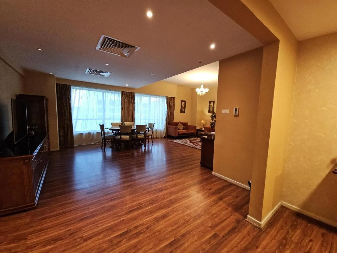 TV and multimedia in Royal Concorde Hotel & Suite