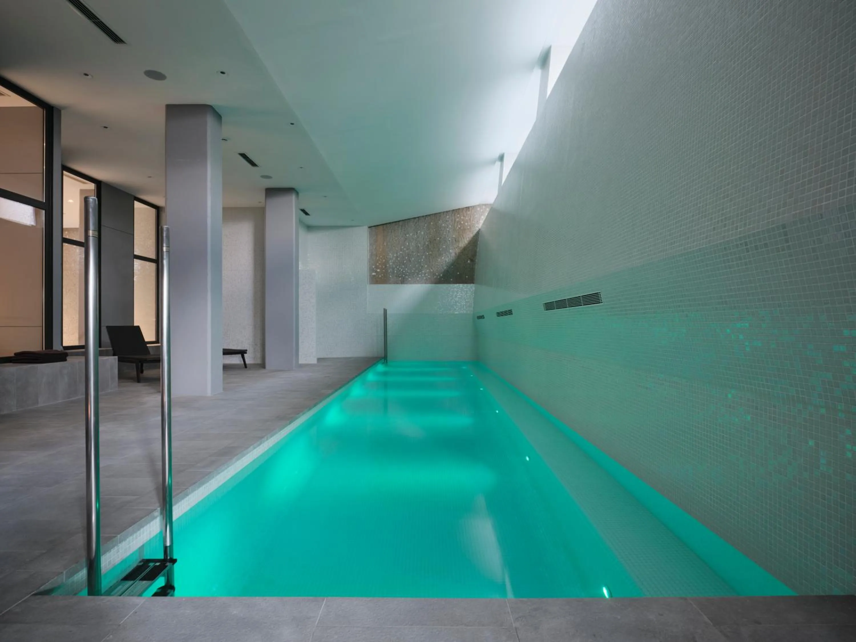 Swimming pool in Qgat Restaurant Events & Hotel