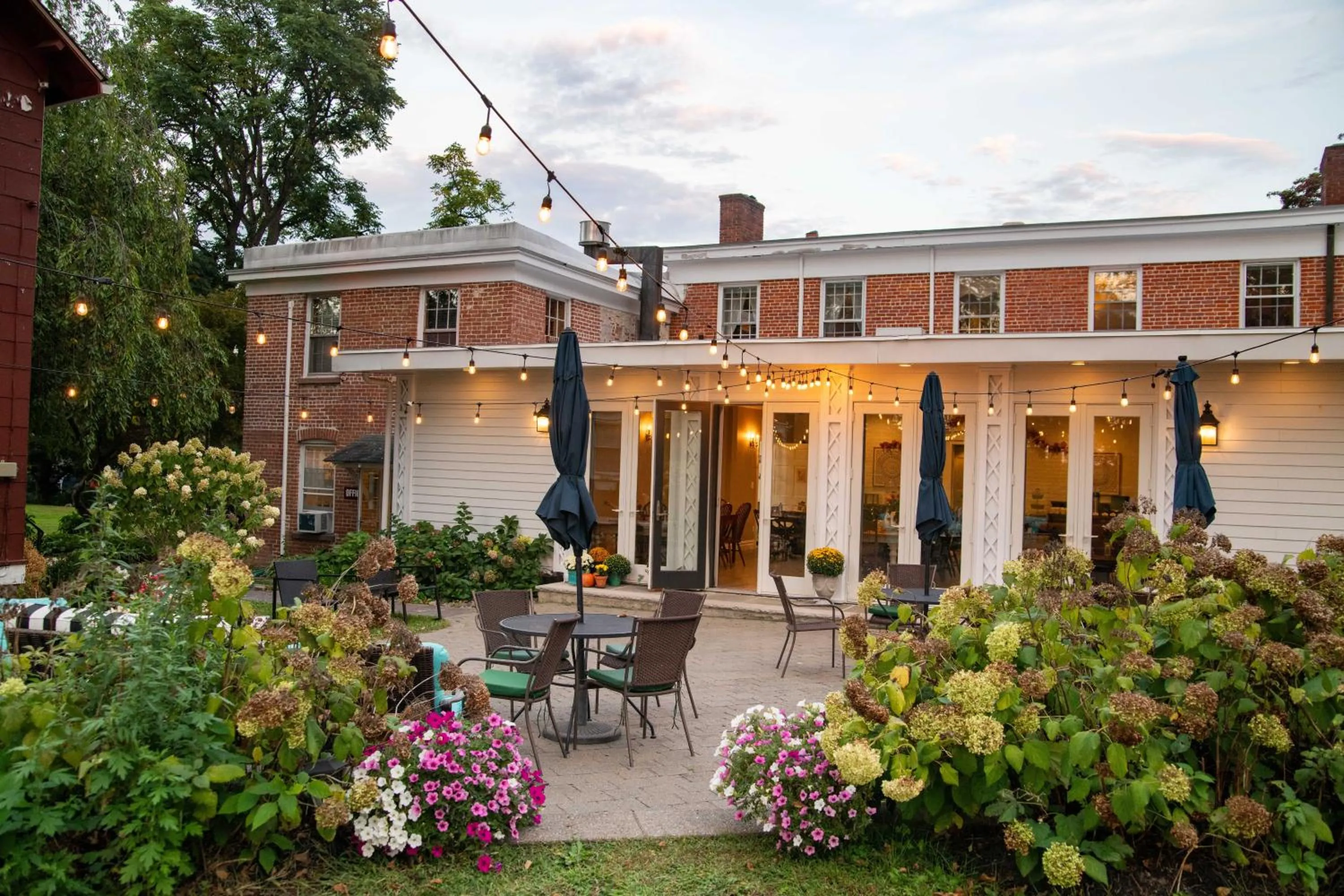 Patio in Cromwell Manor Inn