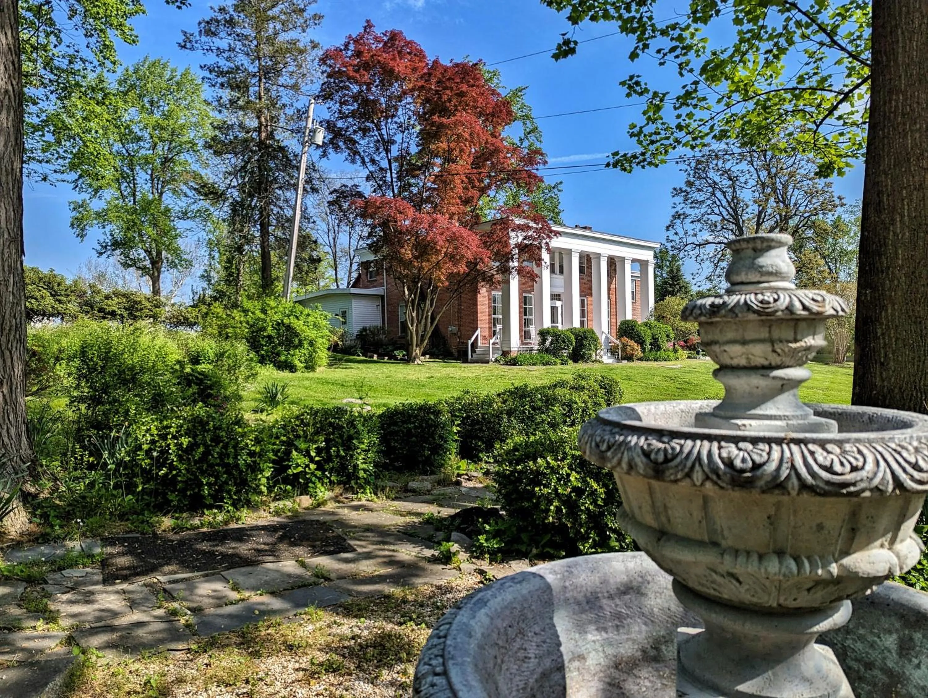 Property building in Cromwell Manor Inn