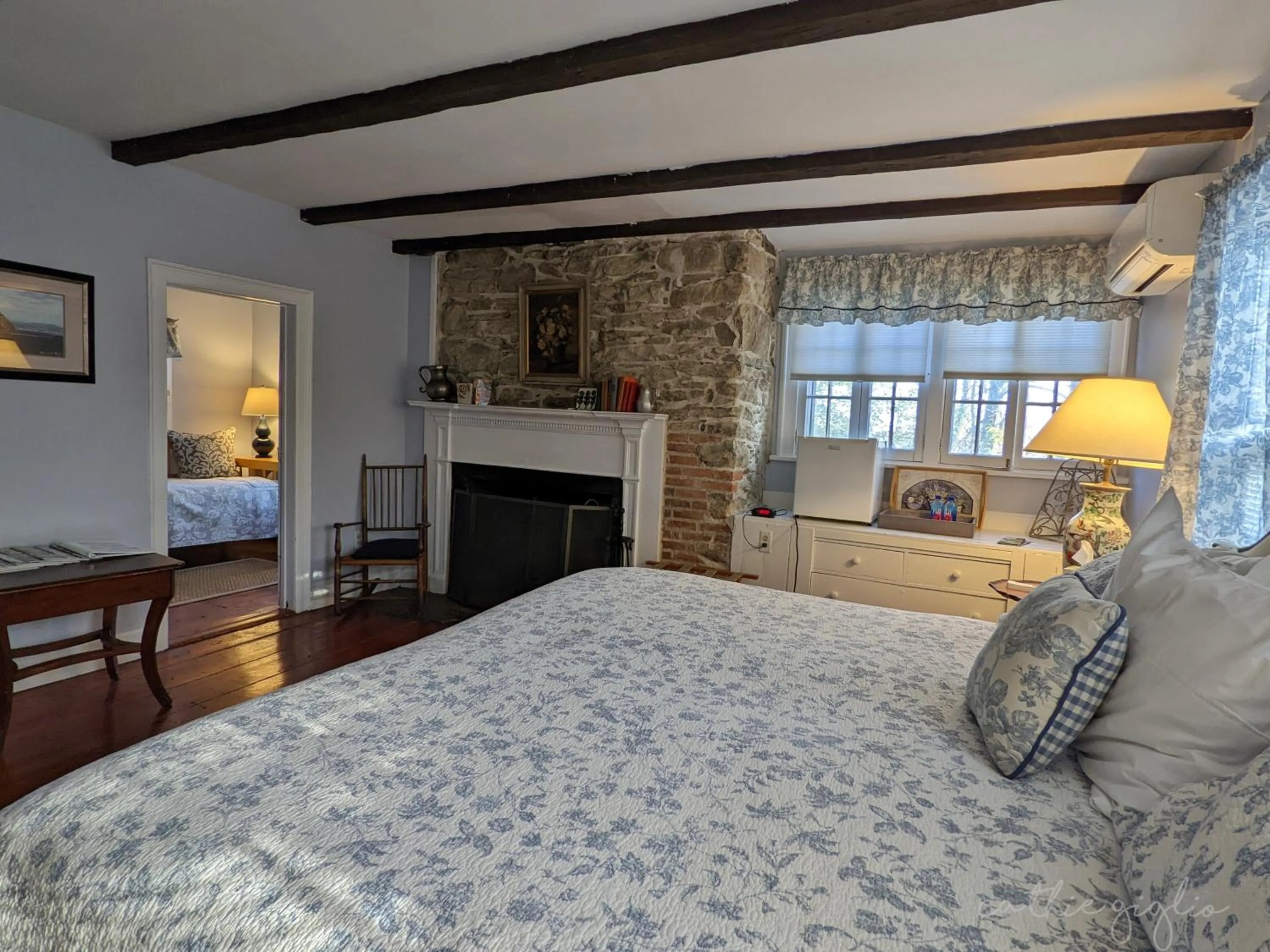 Photo of the whole room, Bed in Cromwell Manor Inn