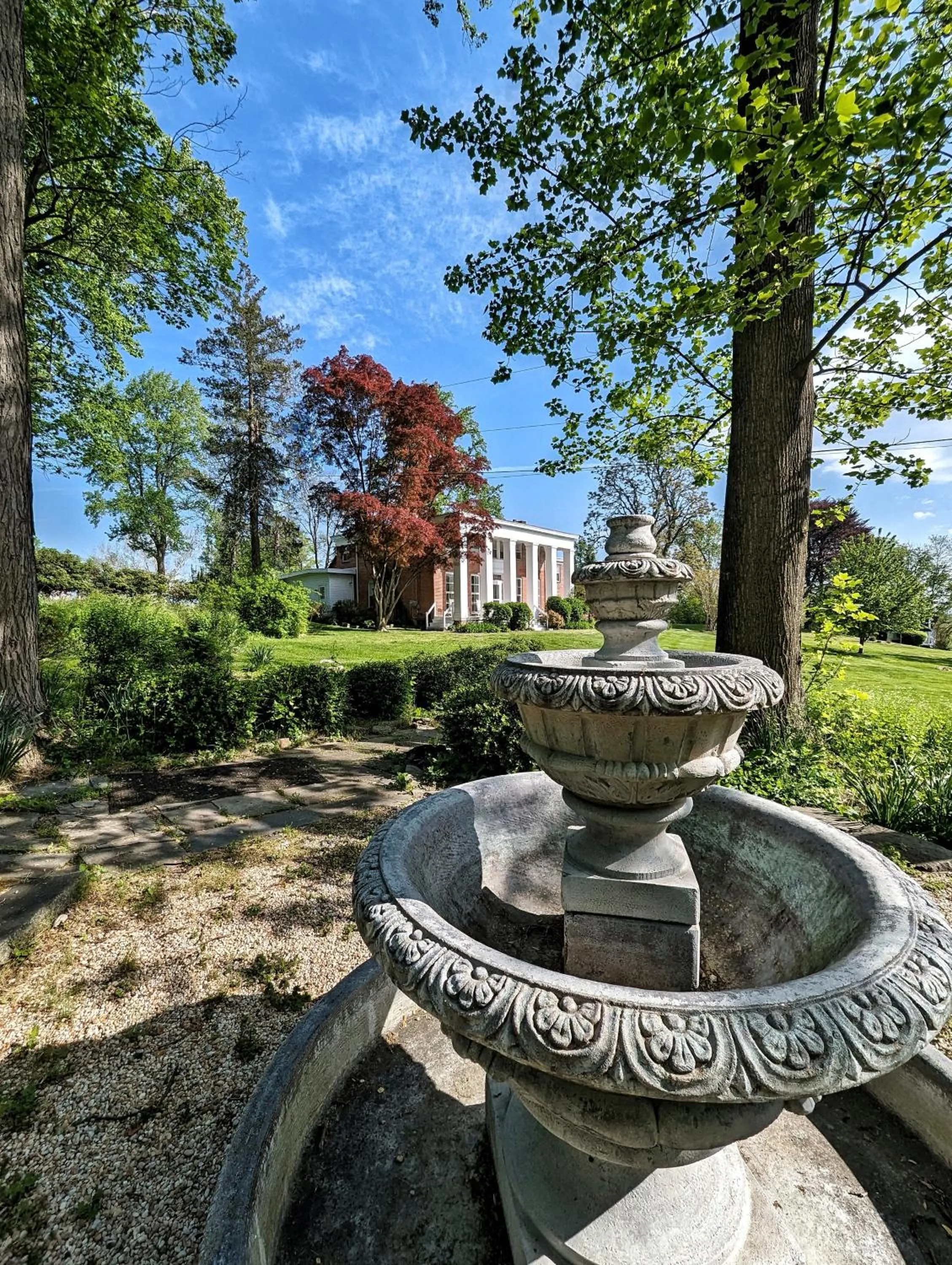 Garden in Cromwell Manor Inn