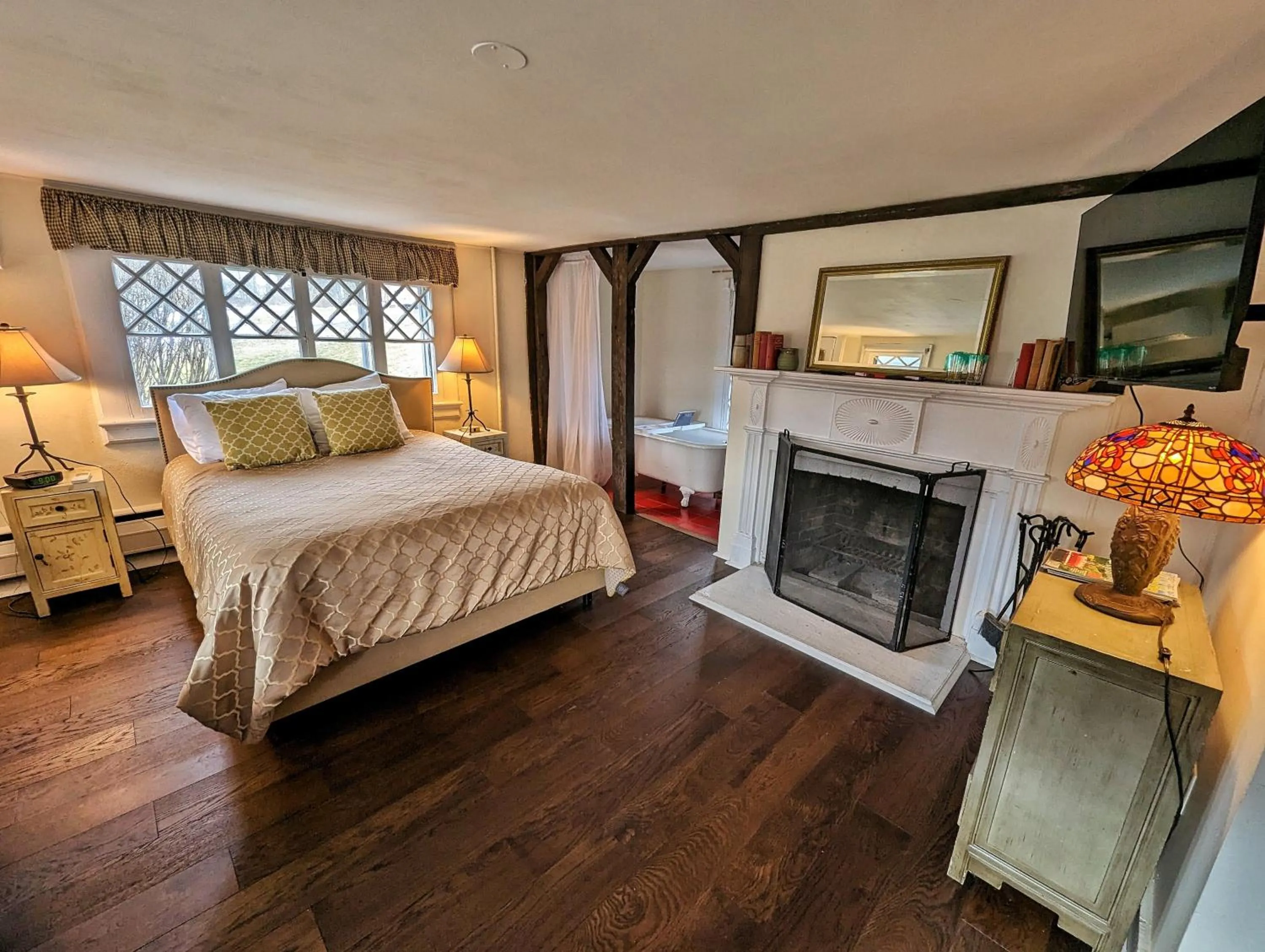 Bedroom, Bed in Cromwell Manor Inn
