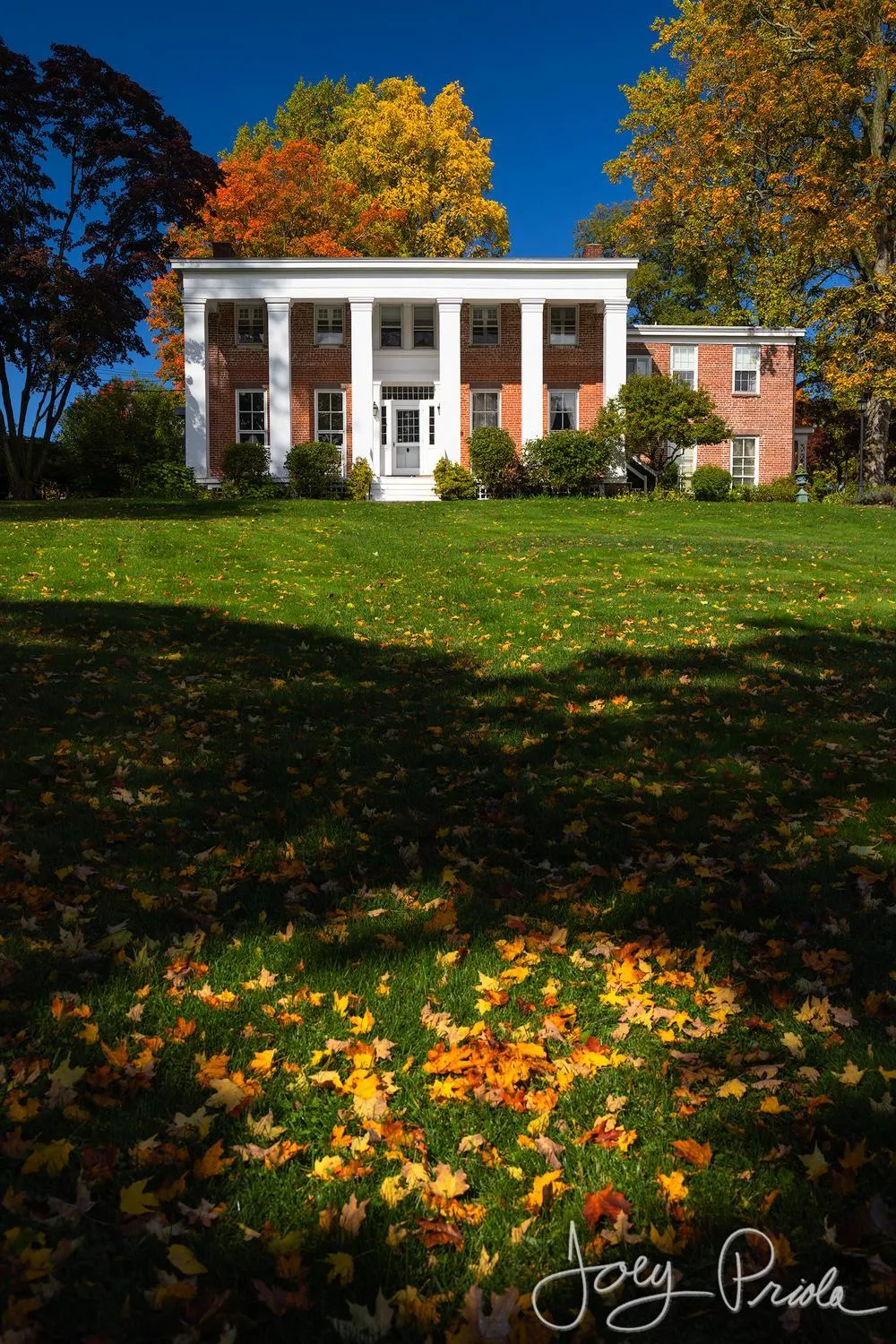 Property building in Cromwell Manor Inn
