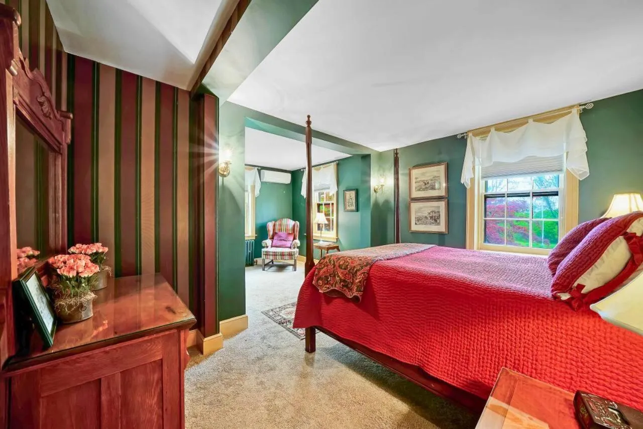 Bedroom, Bed in Cromwell Manor Inn