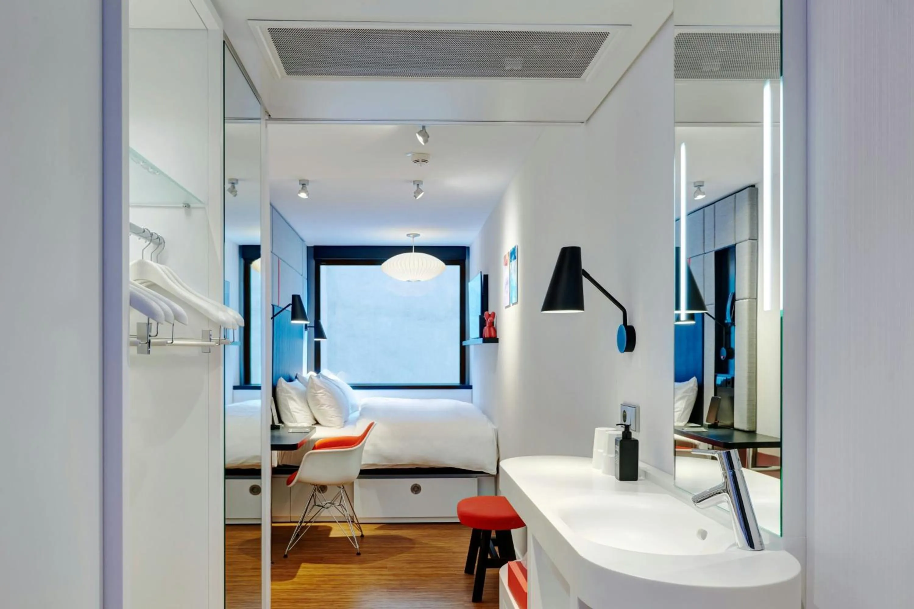 Bedroom in citizenM Paris Opera